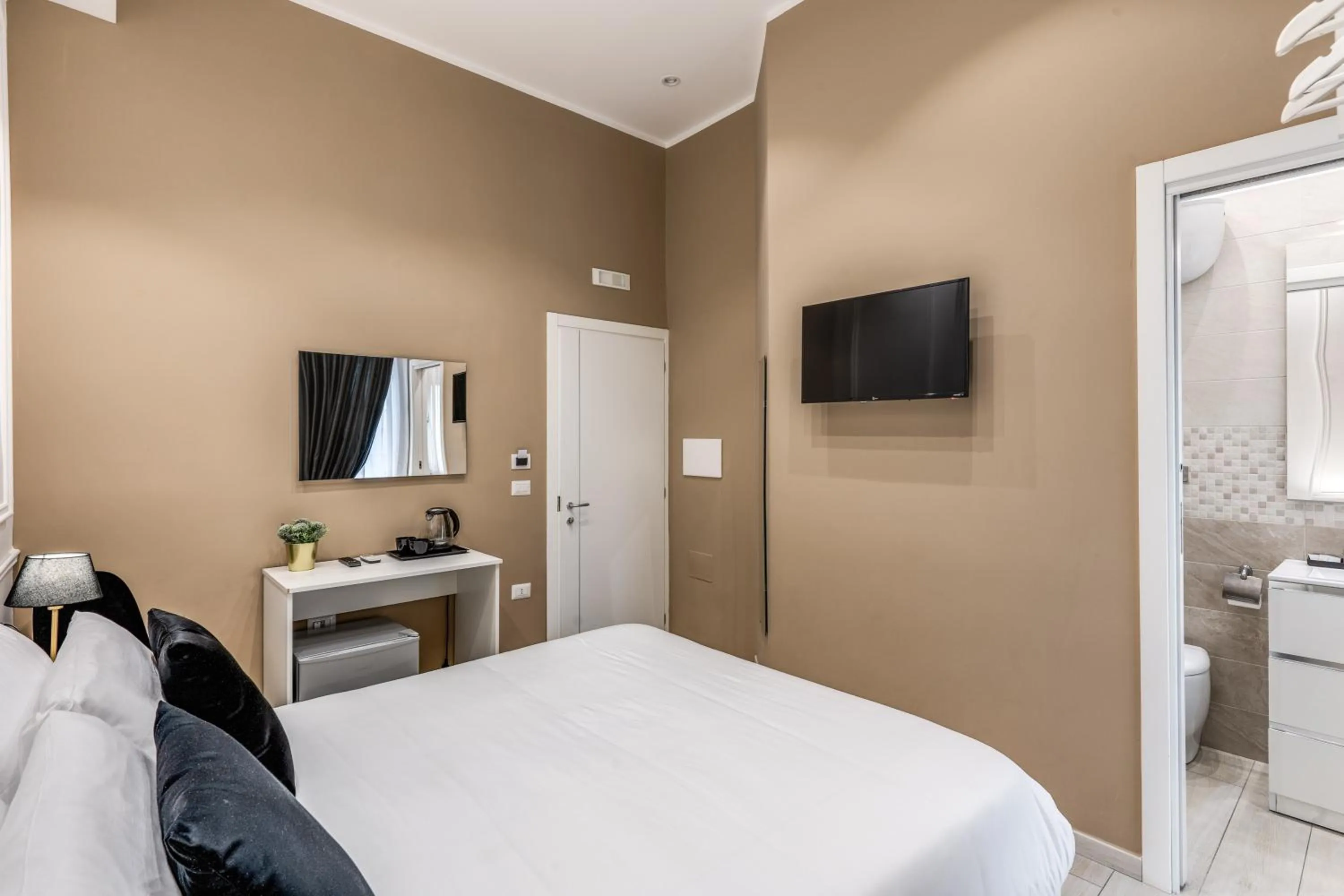 Bedroom, Bed in RAGGIO DI SOLE - ATAROOMS Collection