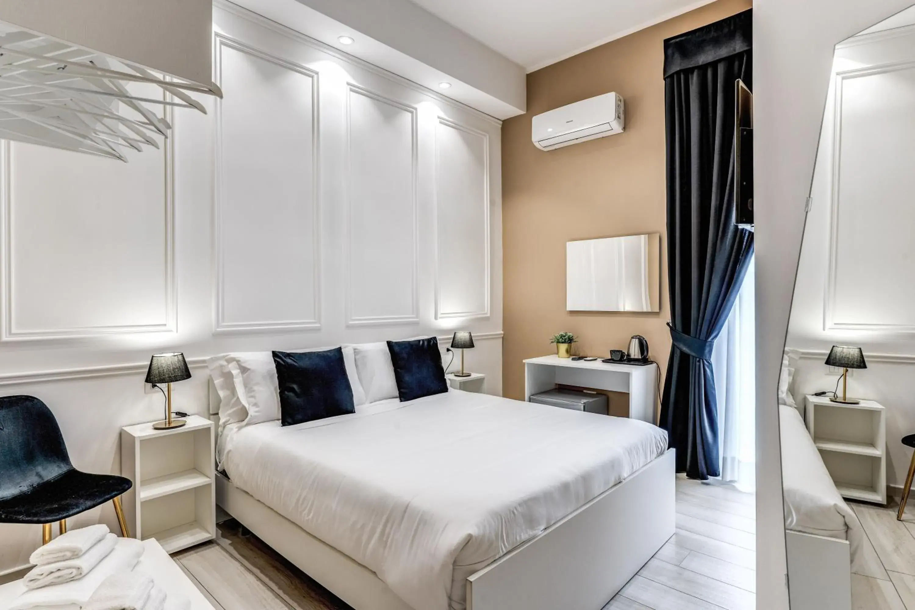 Standard Double Room in RAGGIO DI SOLE - ATAROOMS Collection Standard Double Room in RAGGIO DI SOLE - ATAROOMS Collection