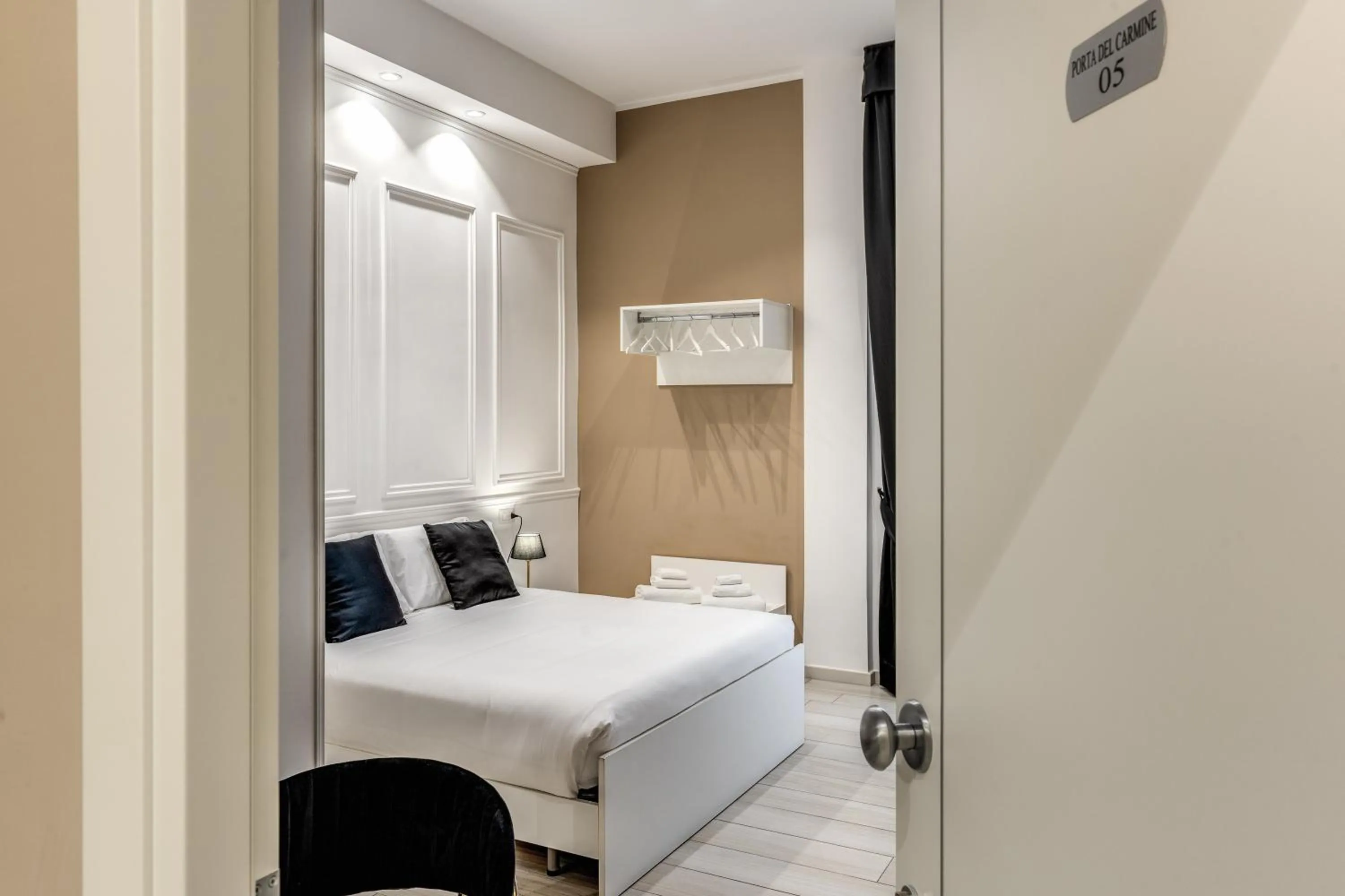 Bedroom, Bed in RAGGIO DI SOLE - ATAROOMS Collection