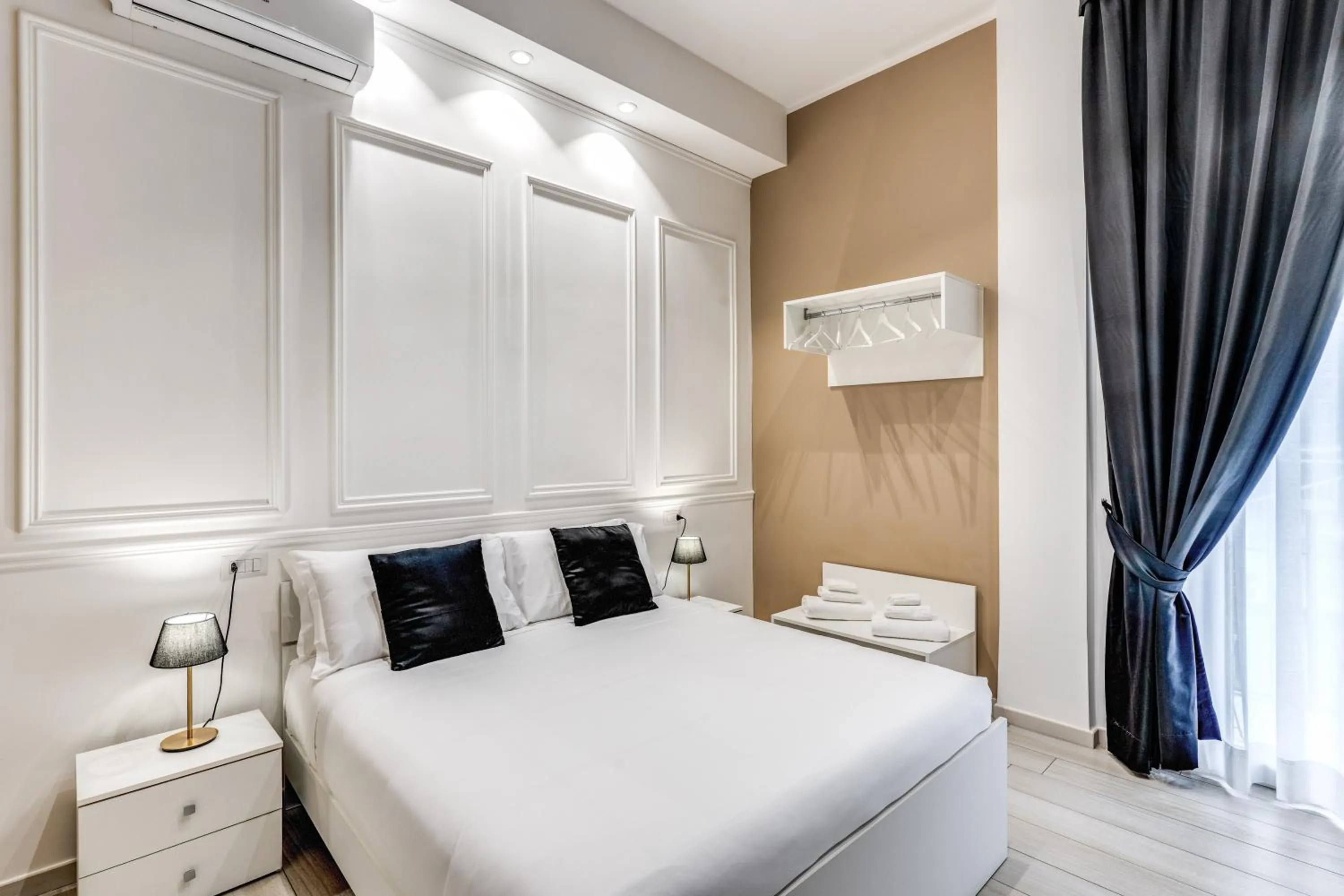 Bed in RAGGIO DI SOLE - ATAROOMS Collection