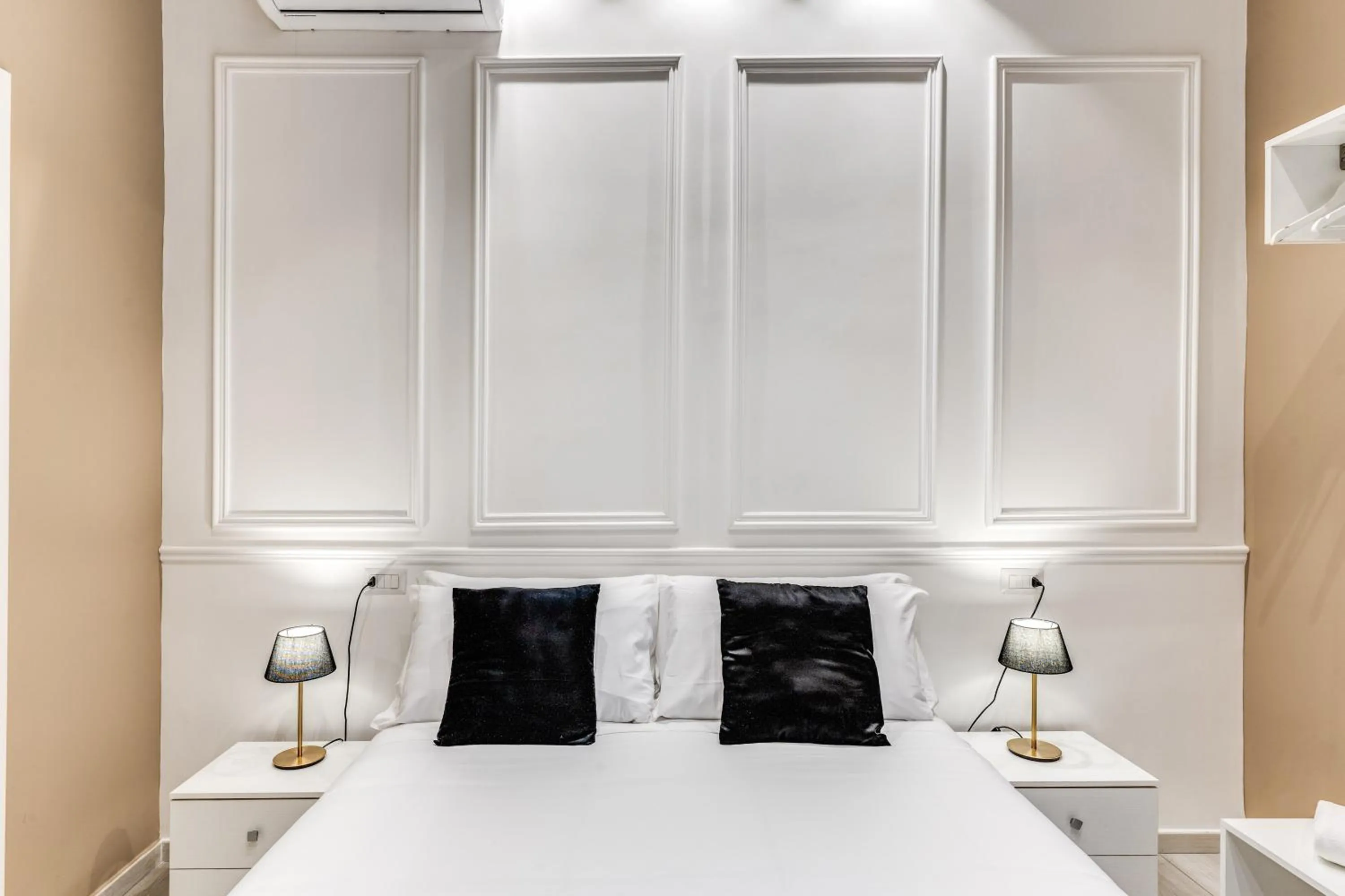 Bedroom, Bed in RAGGIO DI SOLE - ATAROOMS Collection