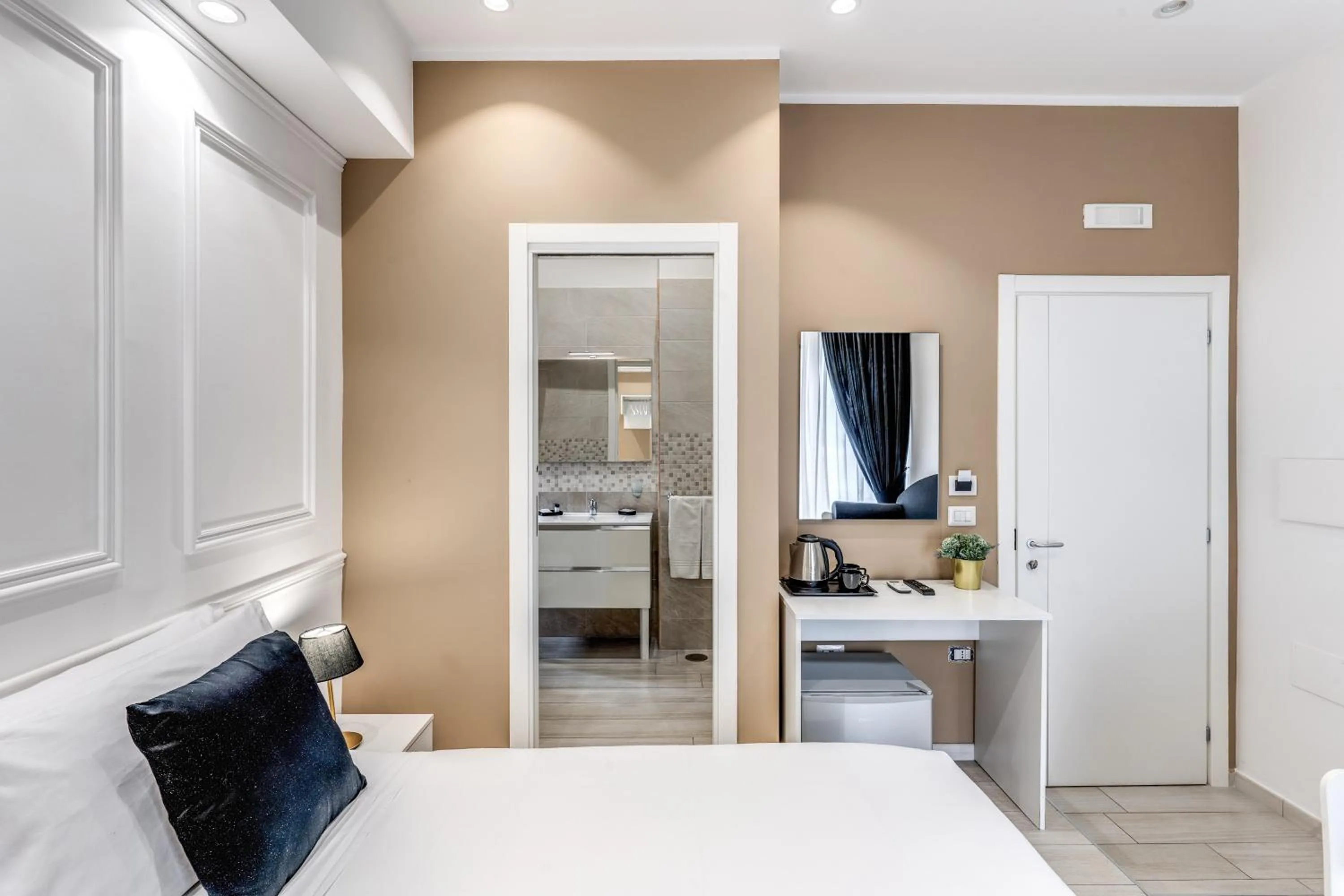 Bedroom, Bed in RAGGIO DI SOLE - ATAROOMS Collection