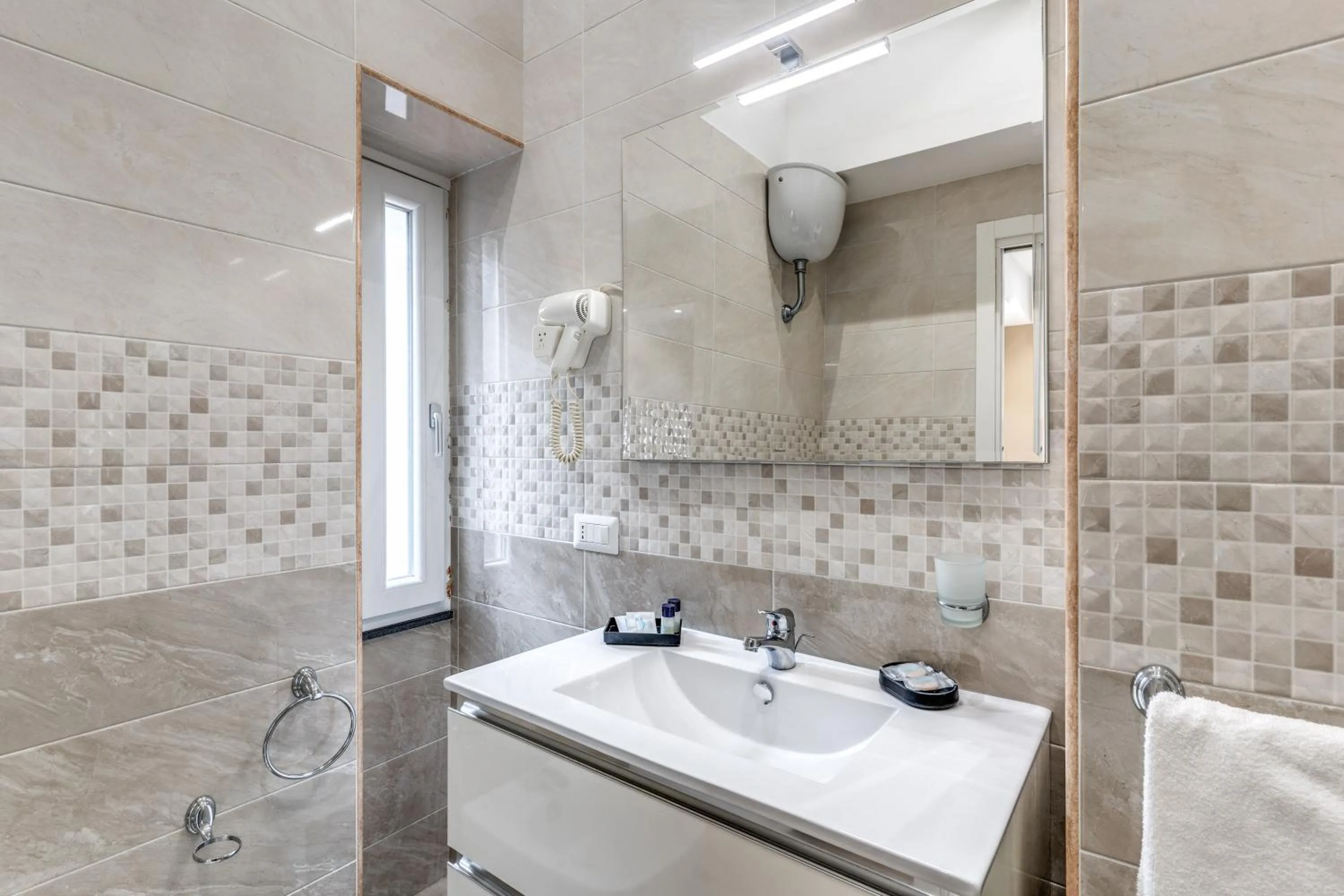 Bathroom in RAGGIO DI SOLE - ATAROOMS Collection