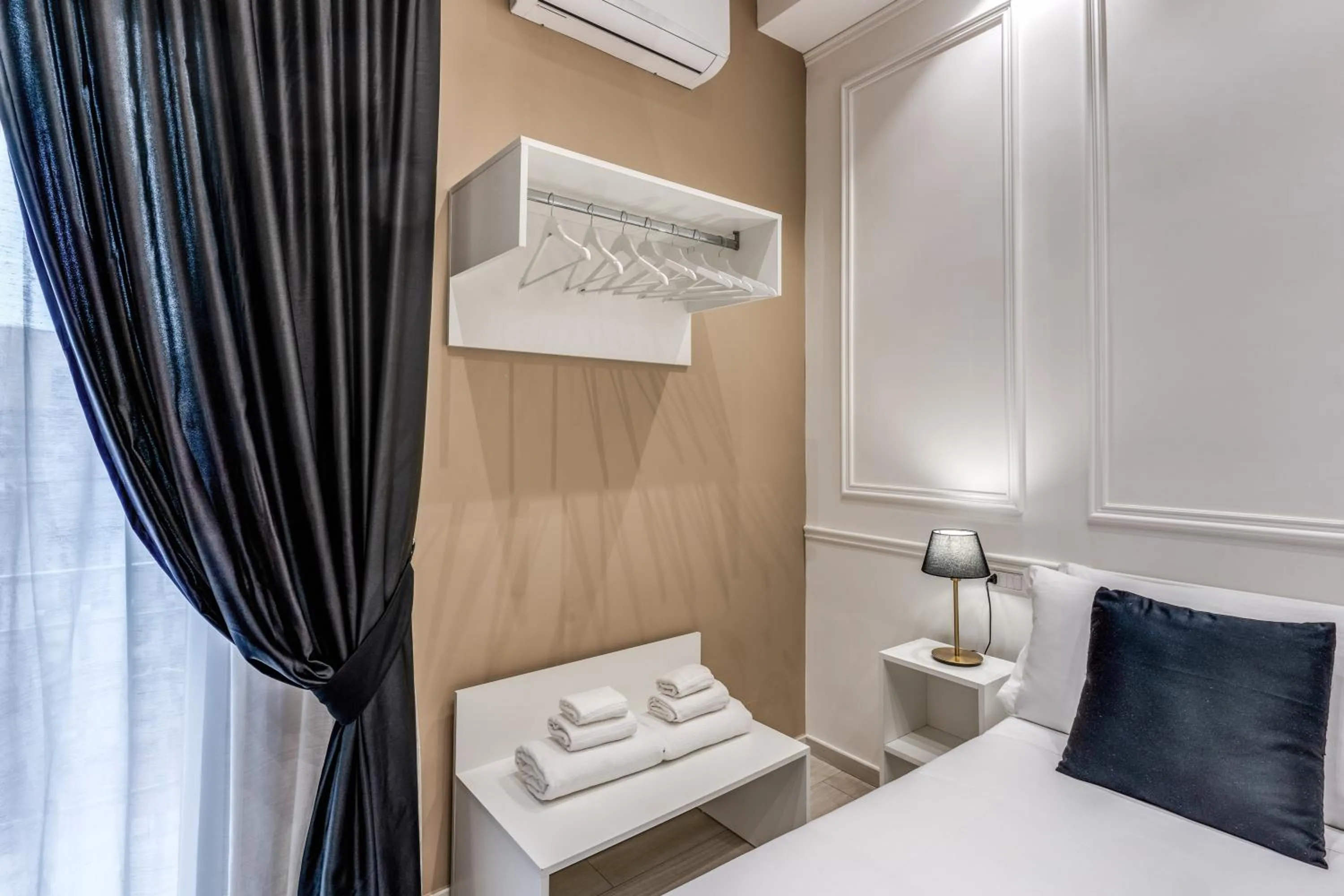 Bedroom, Bed in RAGGIO DI SOLE - ATAROOMS Collection