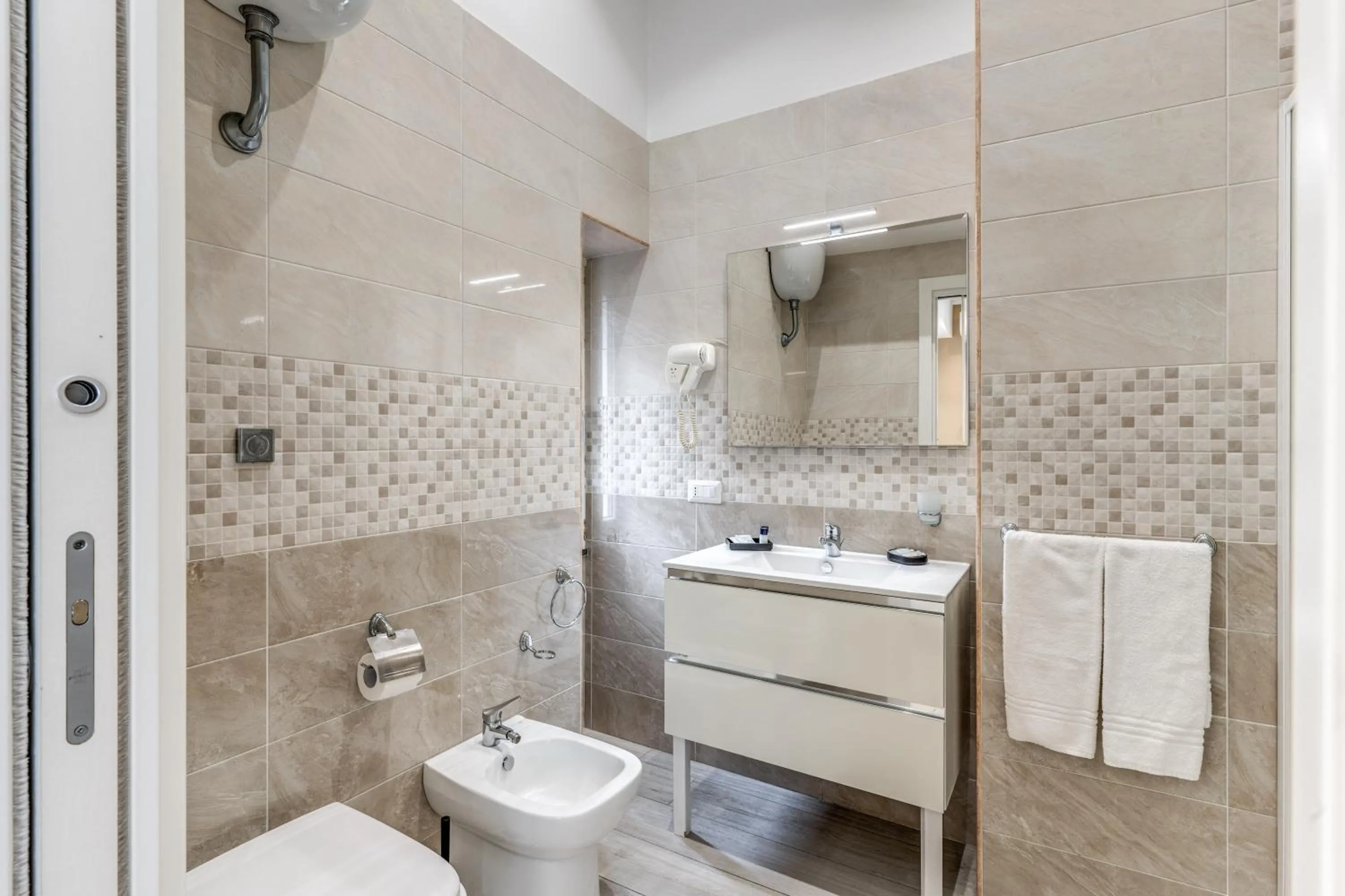 Bathroom in RAGGIO DI SOLE - ATAROOMS Collection