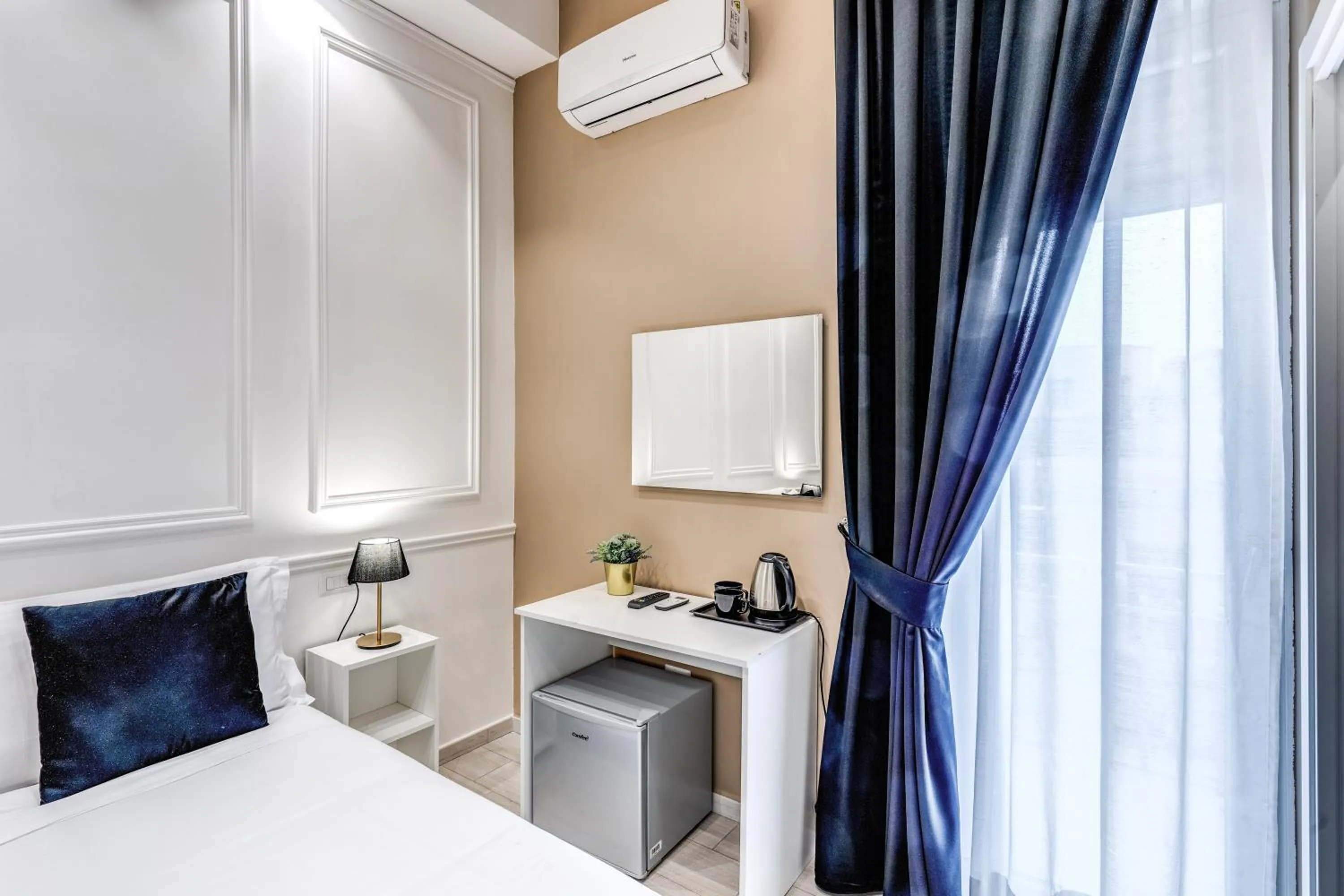 Bed in RAGGIO DI SOLE - ATAROOMS Collection