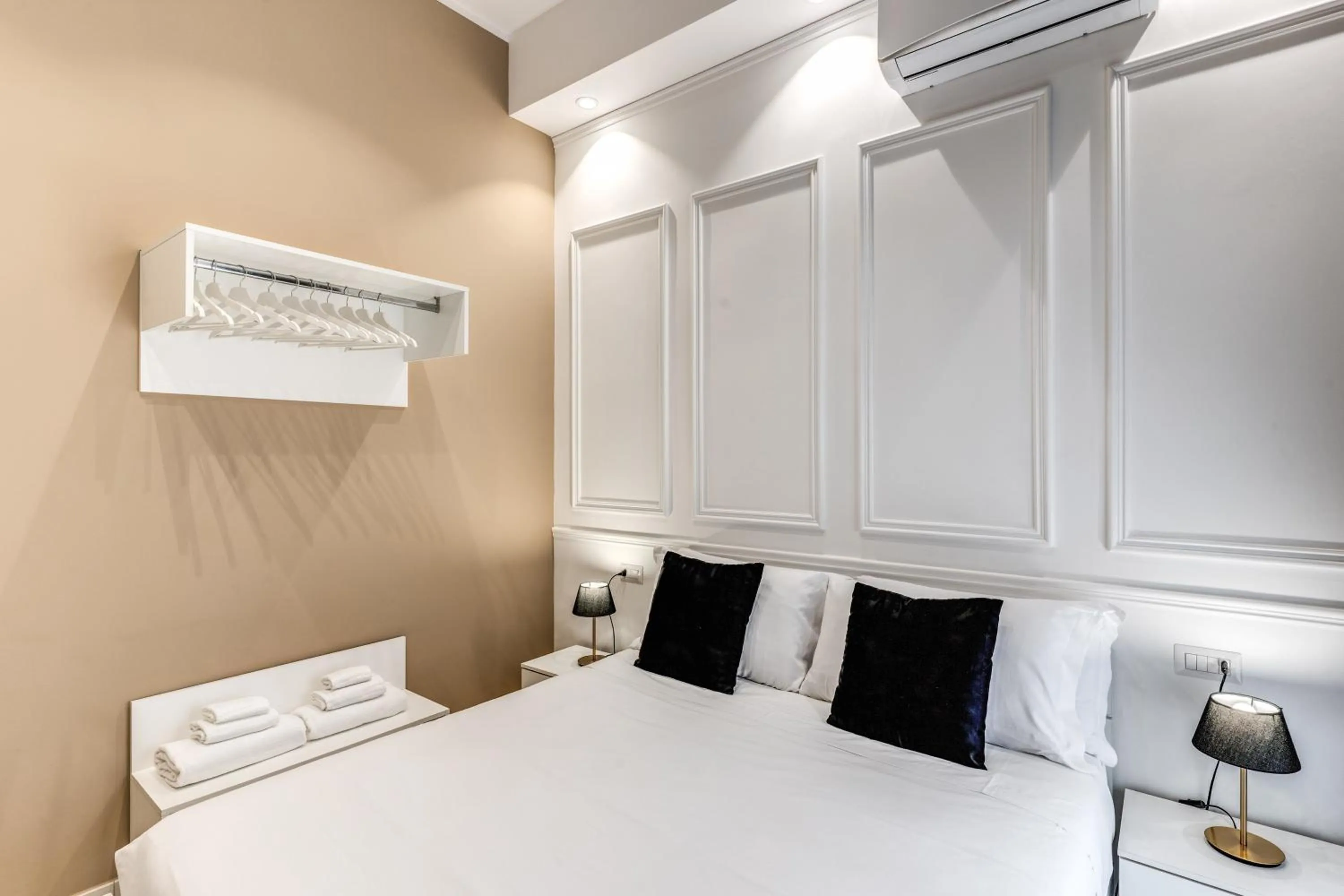 Bedroom, Bed in RAGGIO DI SOLE - ATAROOMS Collection