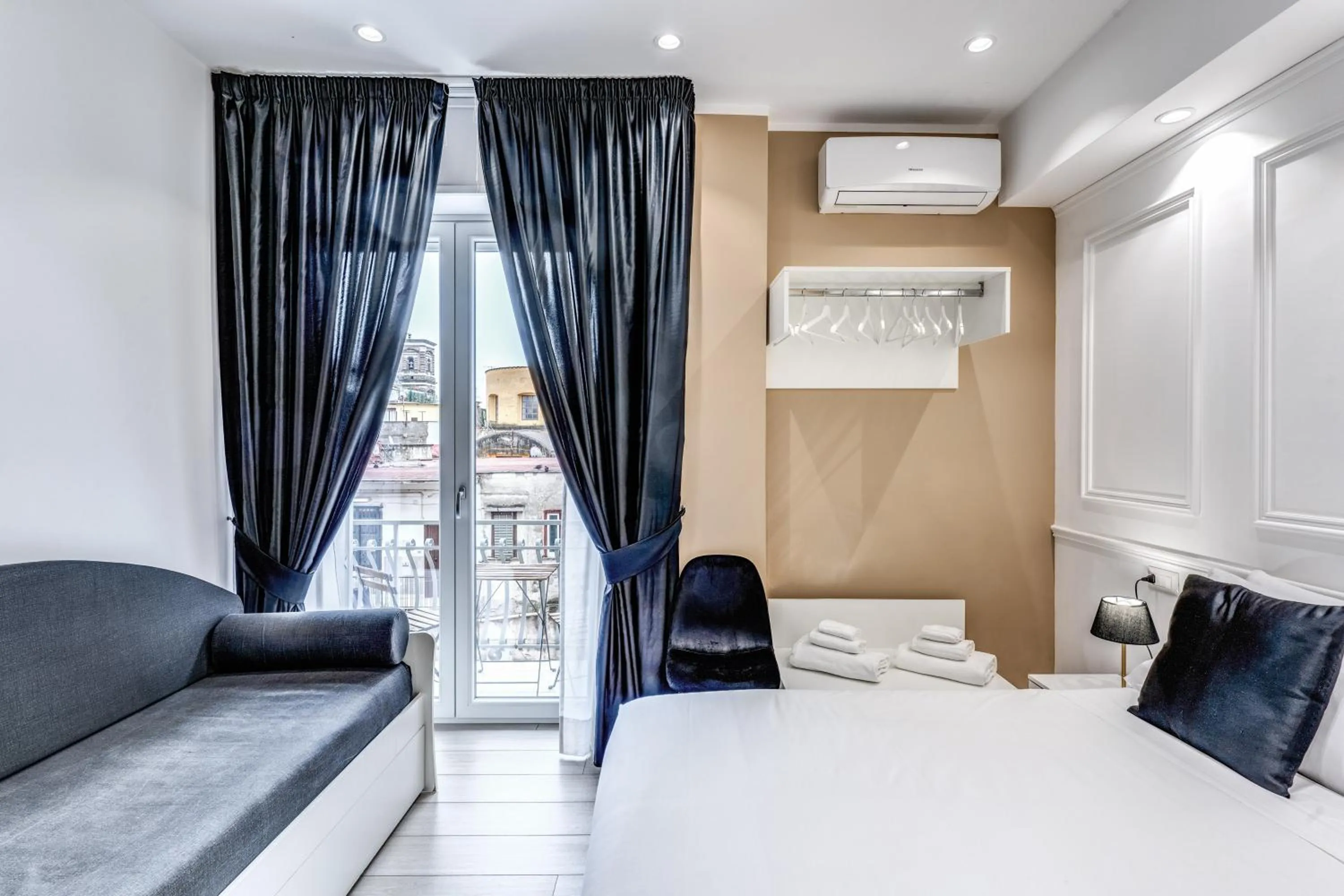 Bedroom, Bed in RAGGIO DI SOLE - ATAROOMS Collection