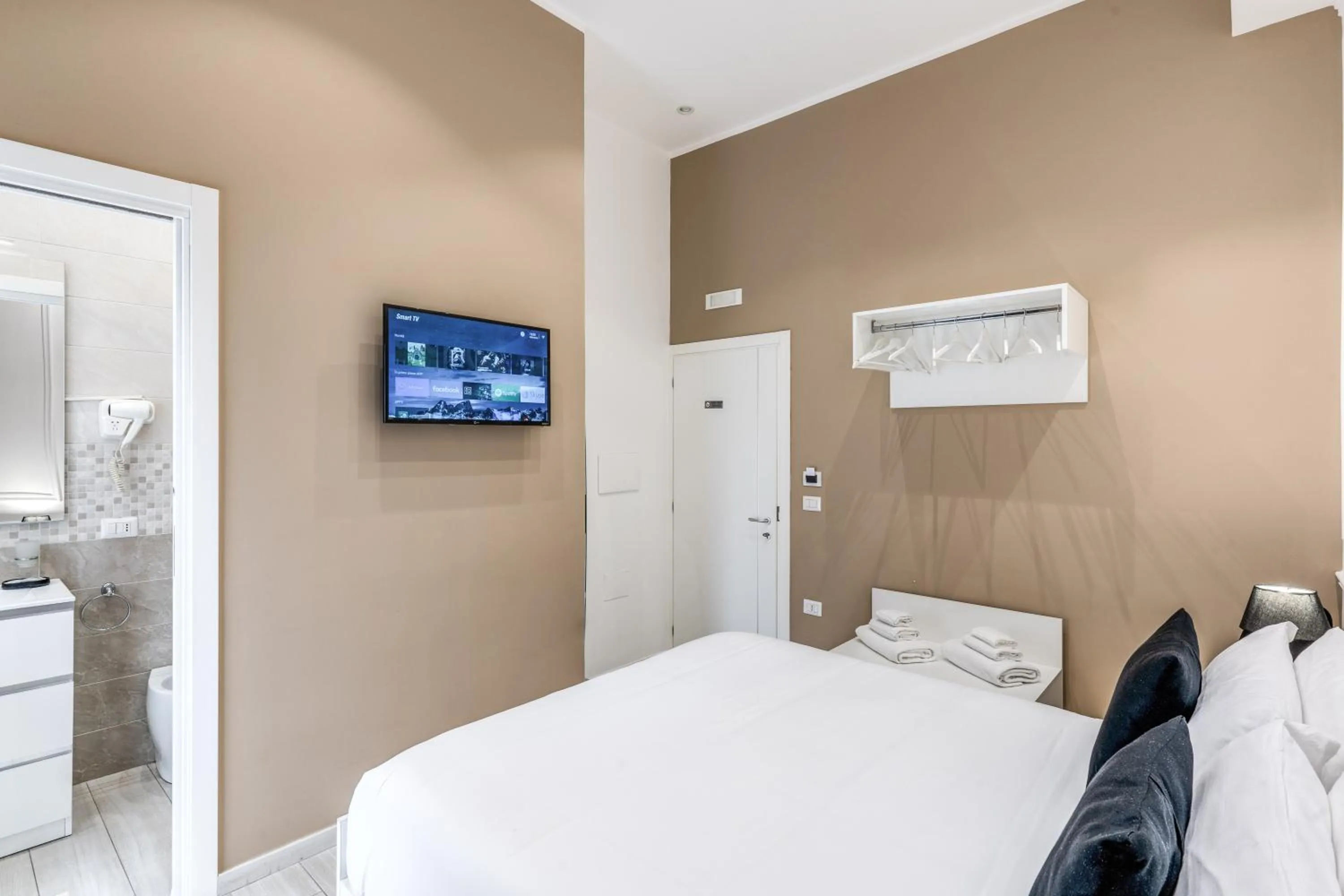 TV and multimedia, Bed in RAGGIO DI SOLE - ATAROOMS Collection
