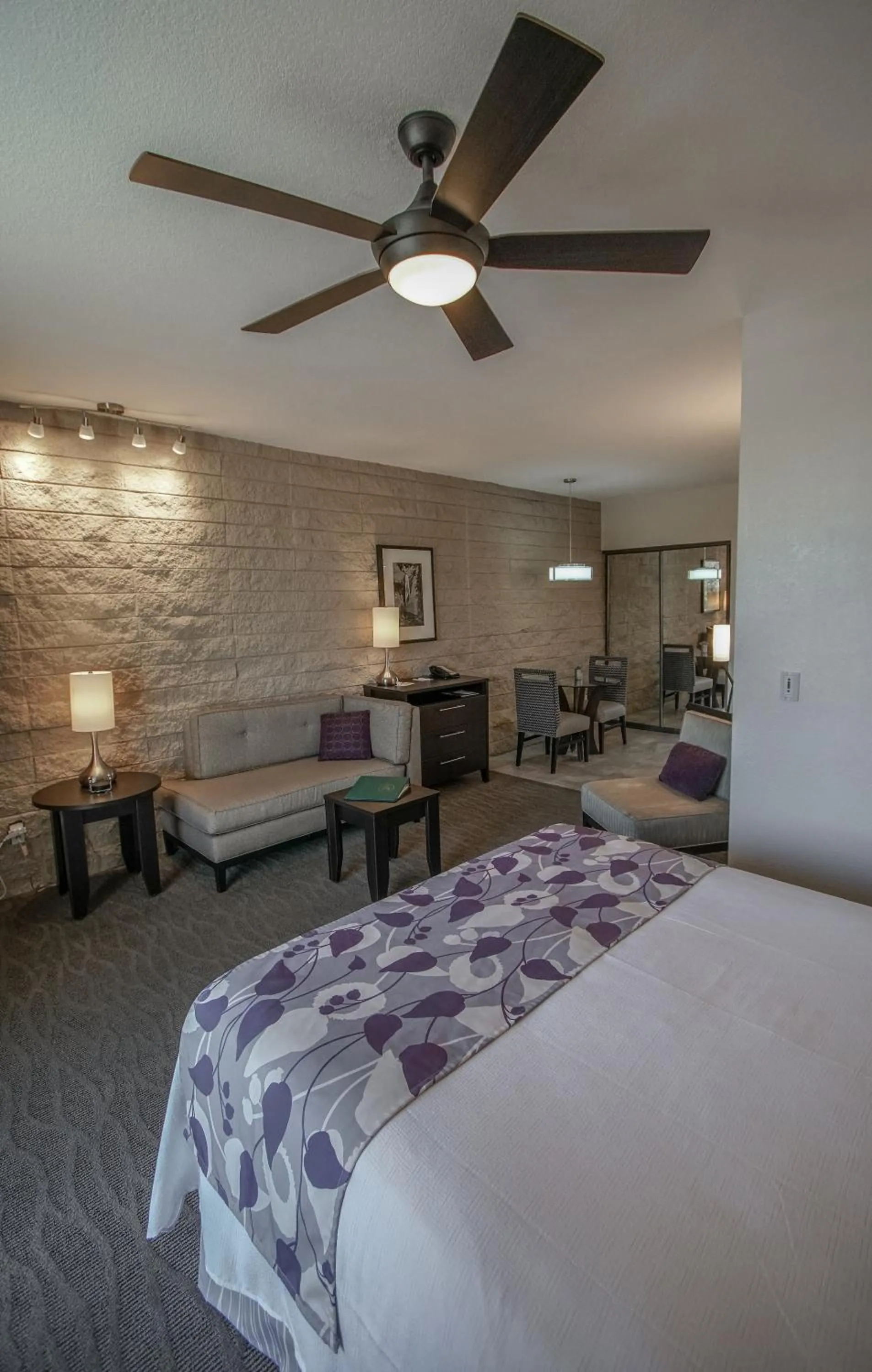 Bed in Palm Springs Tennis Club