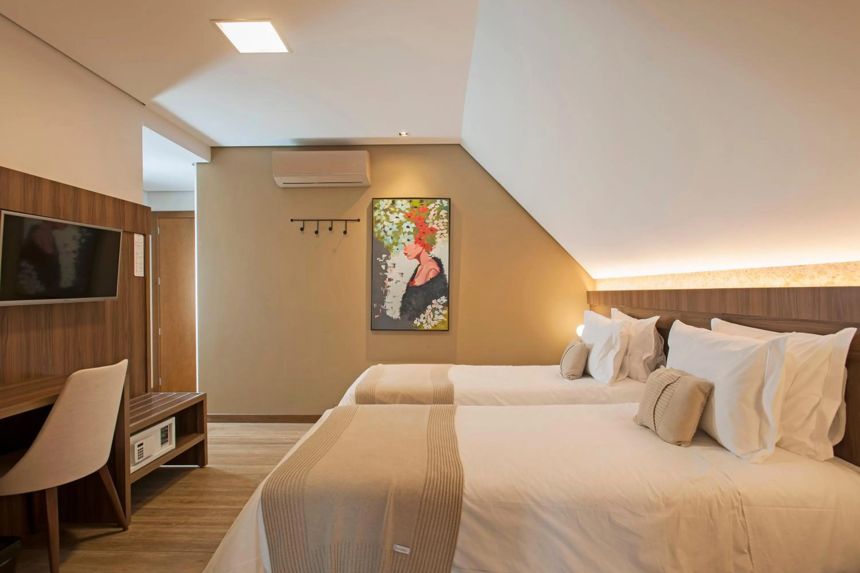 Bedroom, Bed in Hotel Fioreze Primo - 800m da Rua Coberta