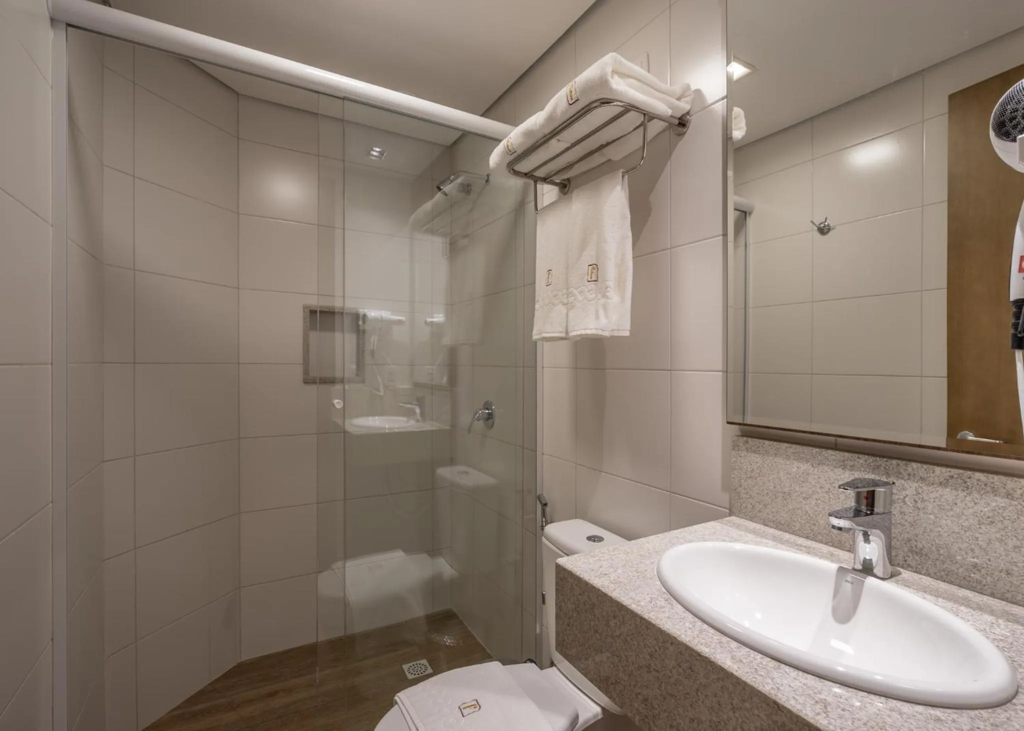 Bathroom in Hotel Fioreze Primo - 800m da Rua Coberta