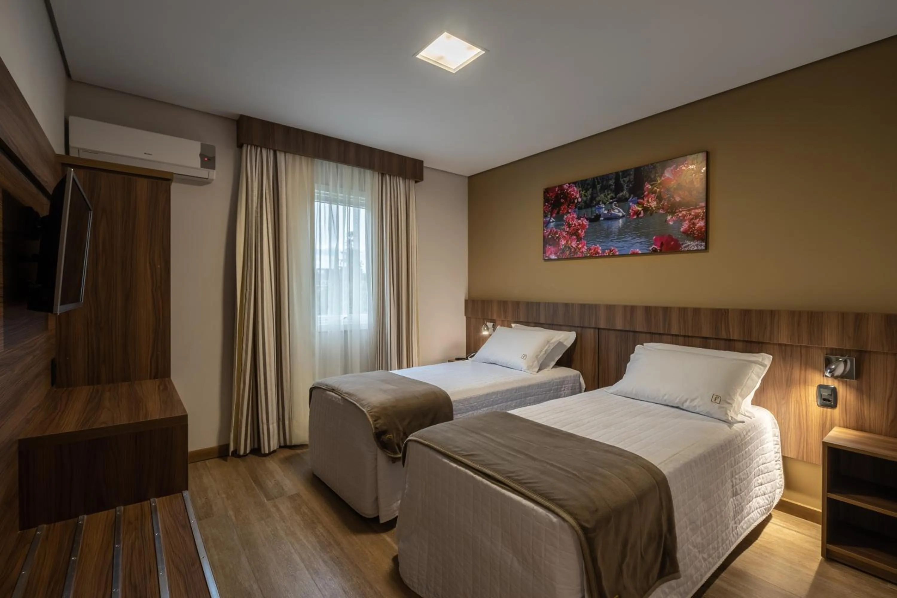 Bedroom, Bed in Hotel Fioreze Primo - 800m da Rua Coberta