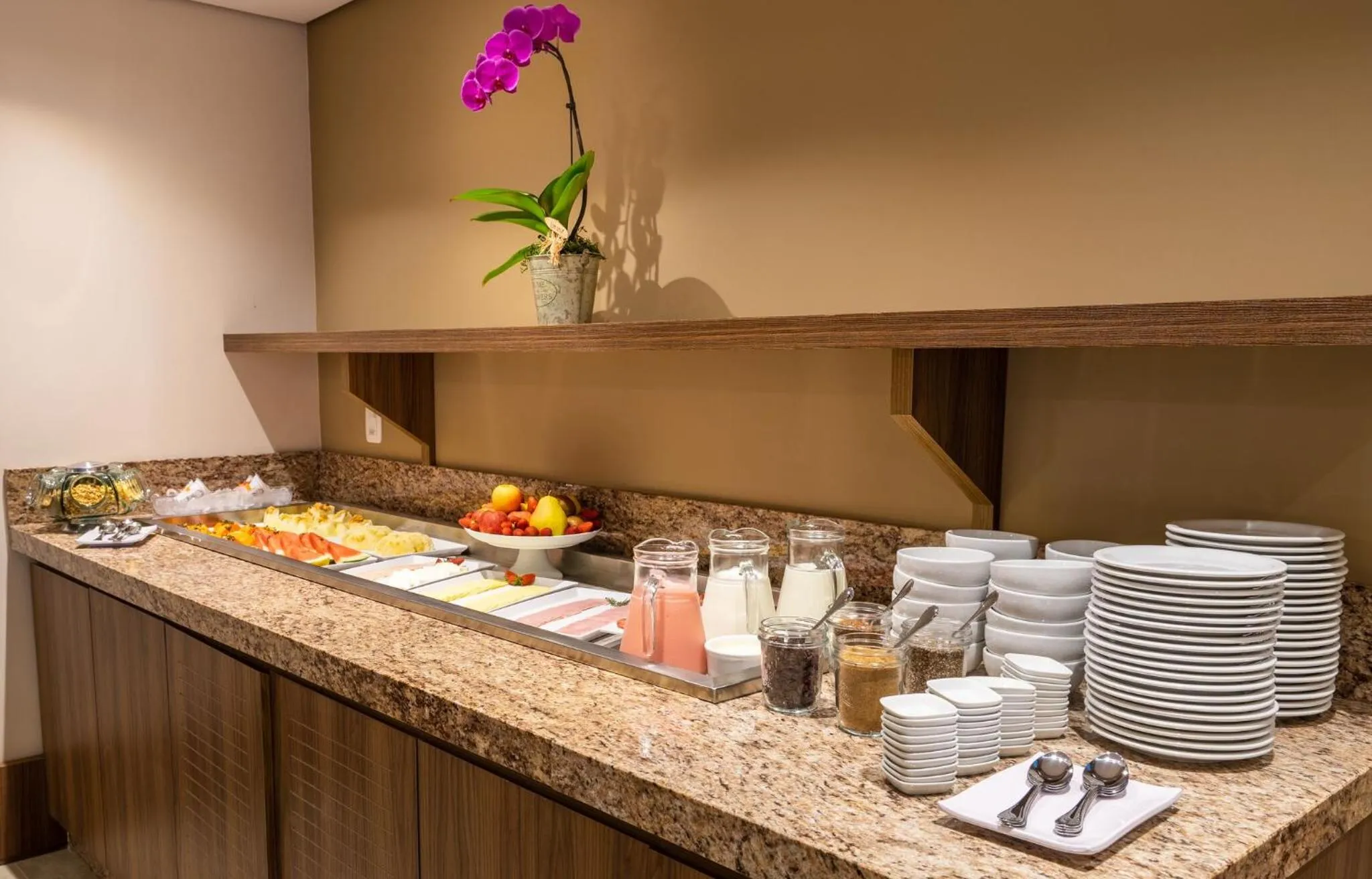 Buffet breakfast in Hotel Fioreze Primo - 800m da Rua Coberta