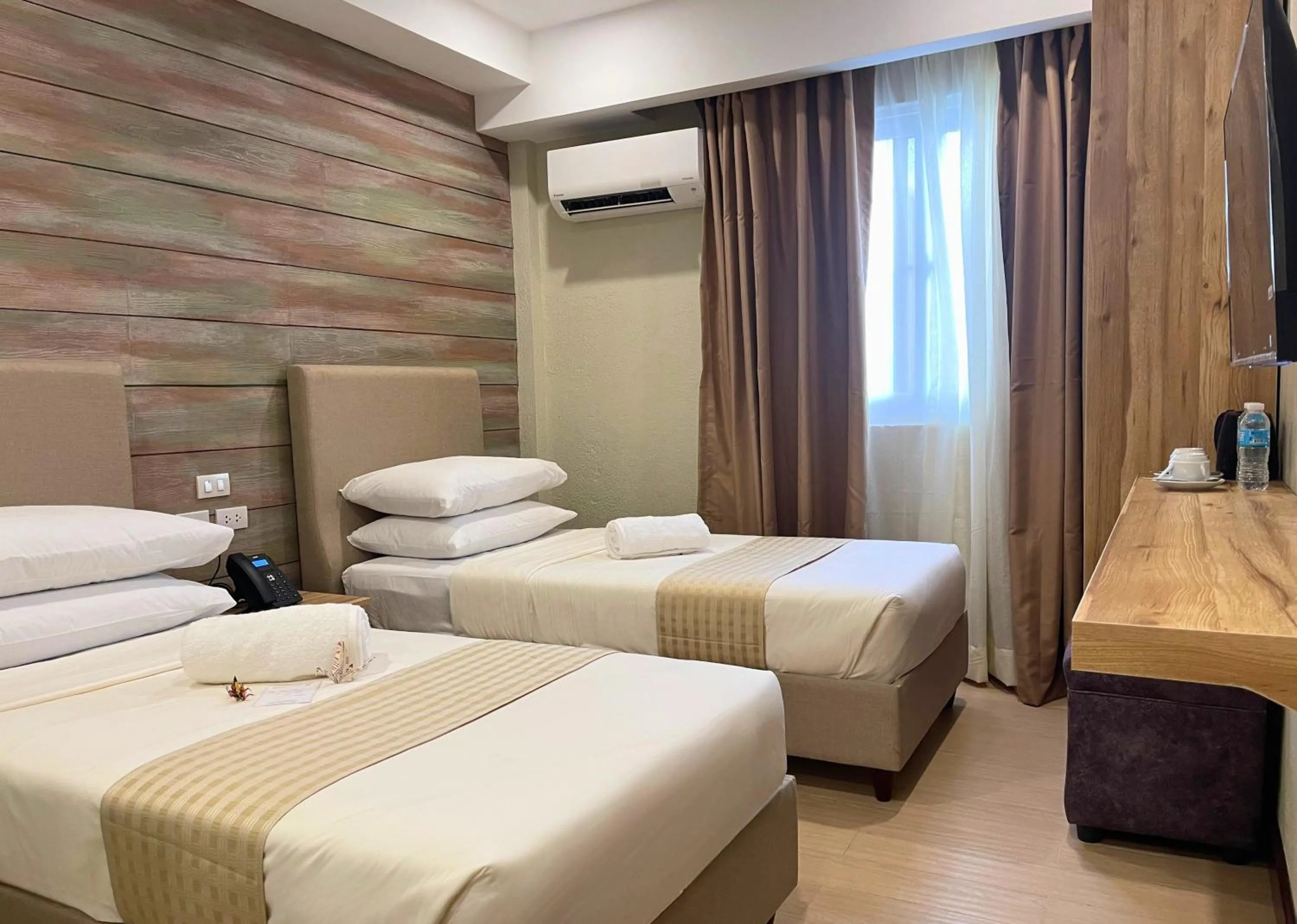 Sola Hotel & Sola Bed and Breakfast