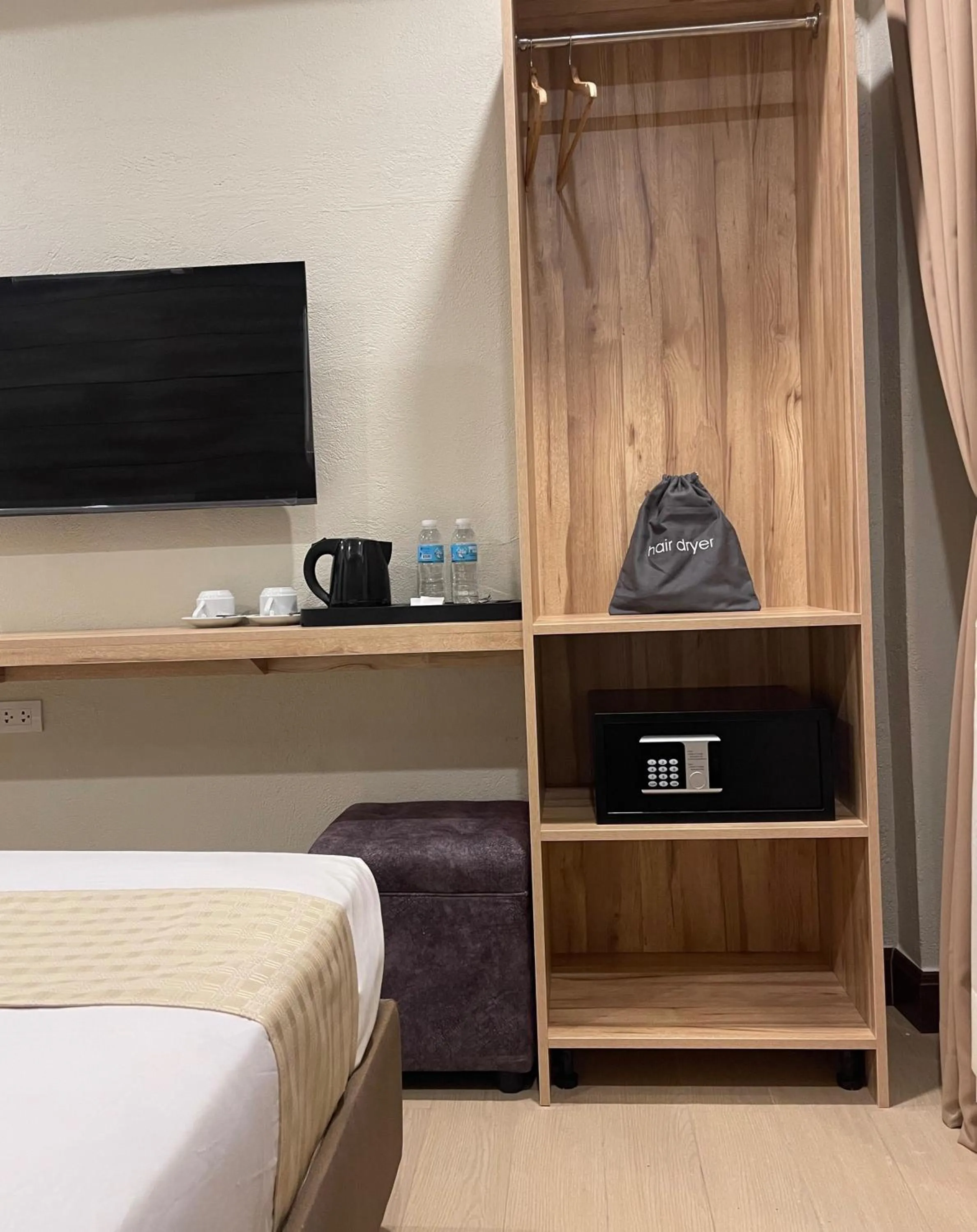 Sola Hotel & Sola Bed and Breakfast