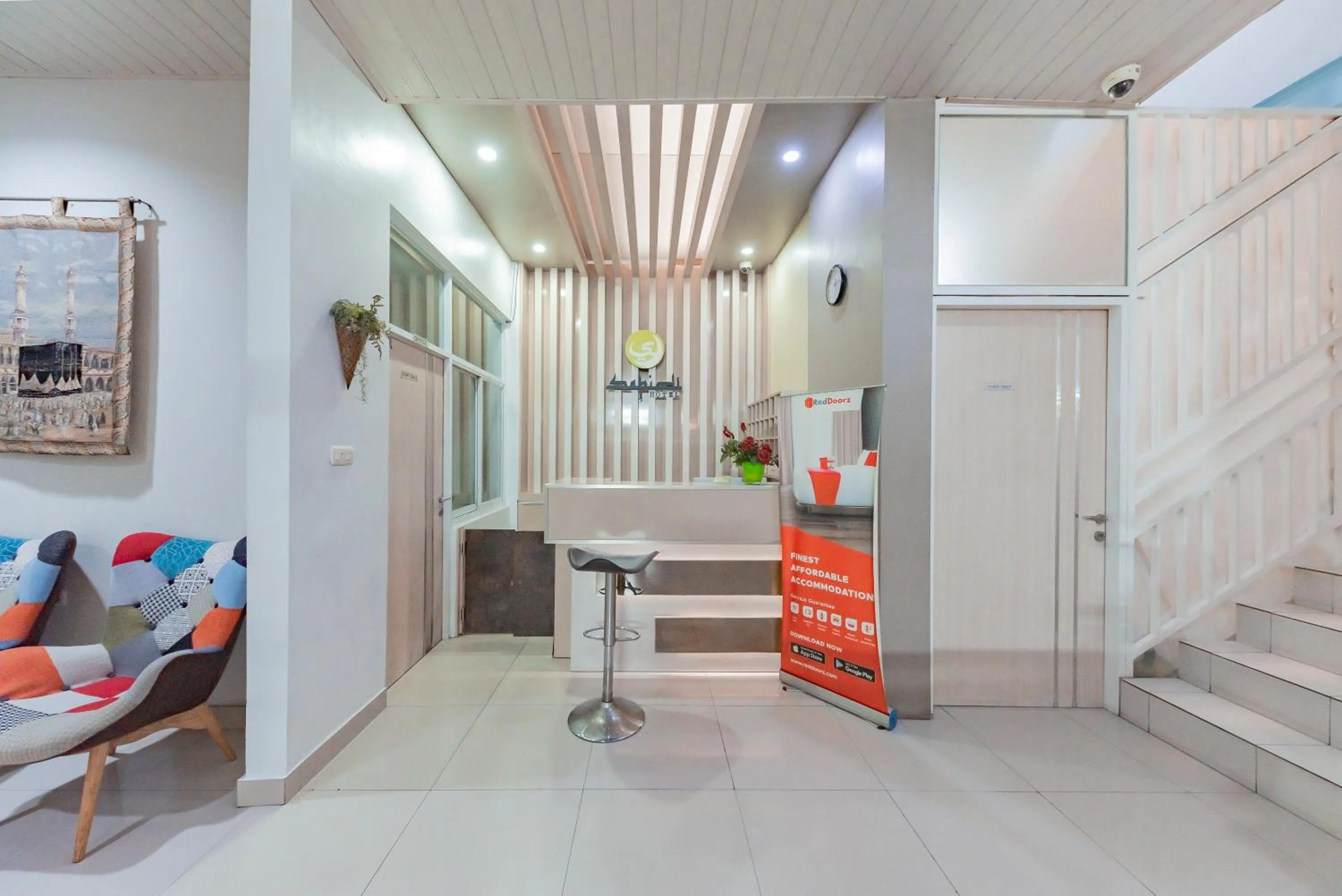 Lobby or reception in RedDoorz near Pasar Baru Bandung