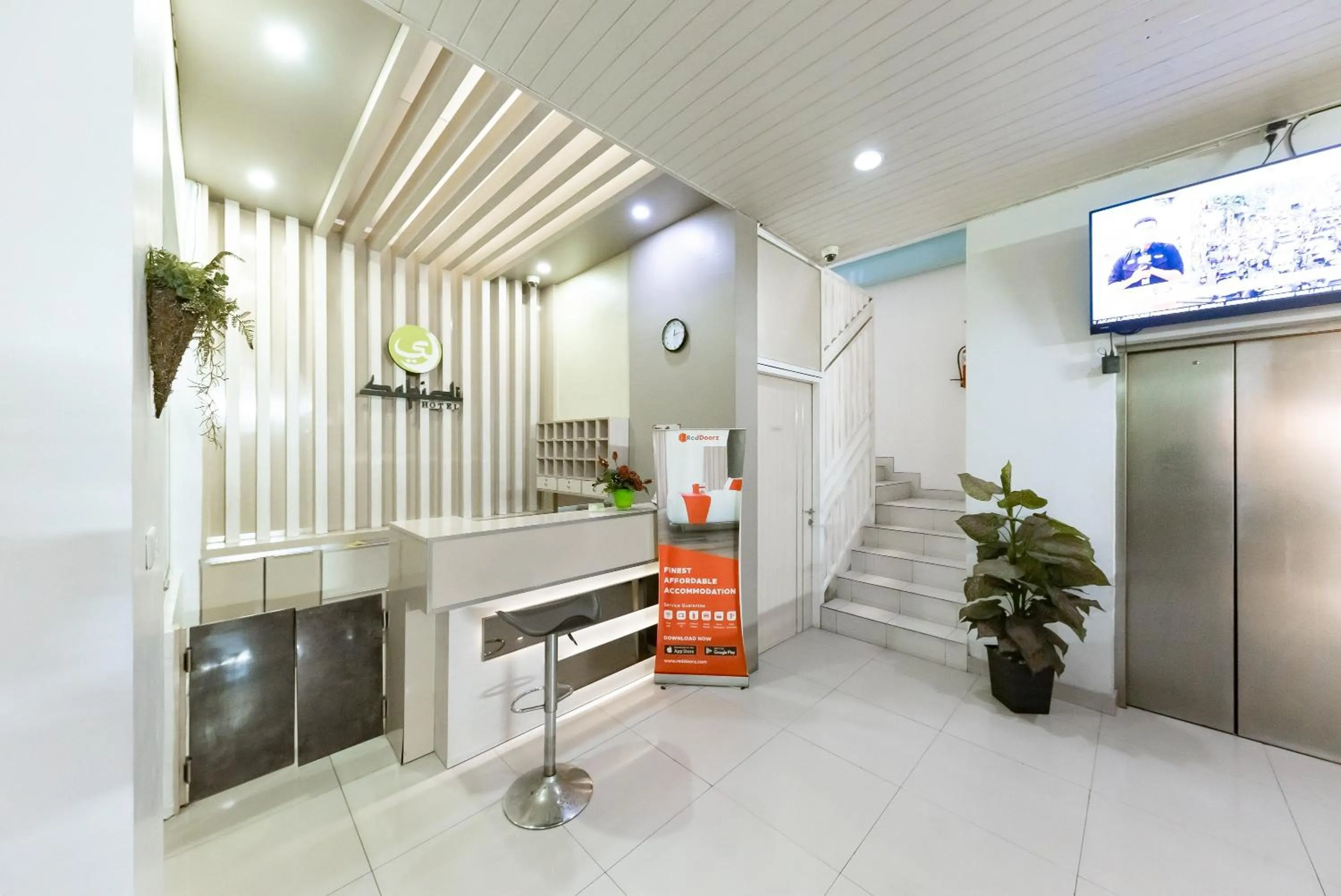 Lobby or reception in RedDoorz near Pasar Baru Bandung