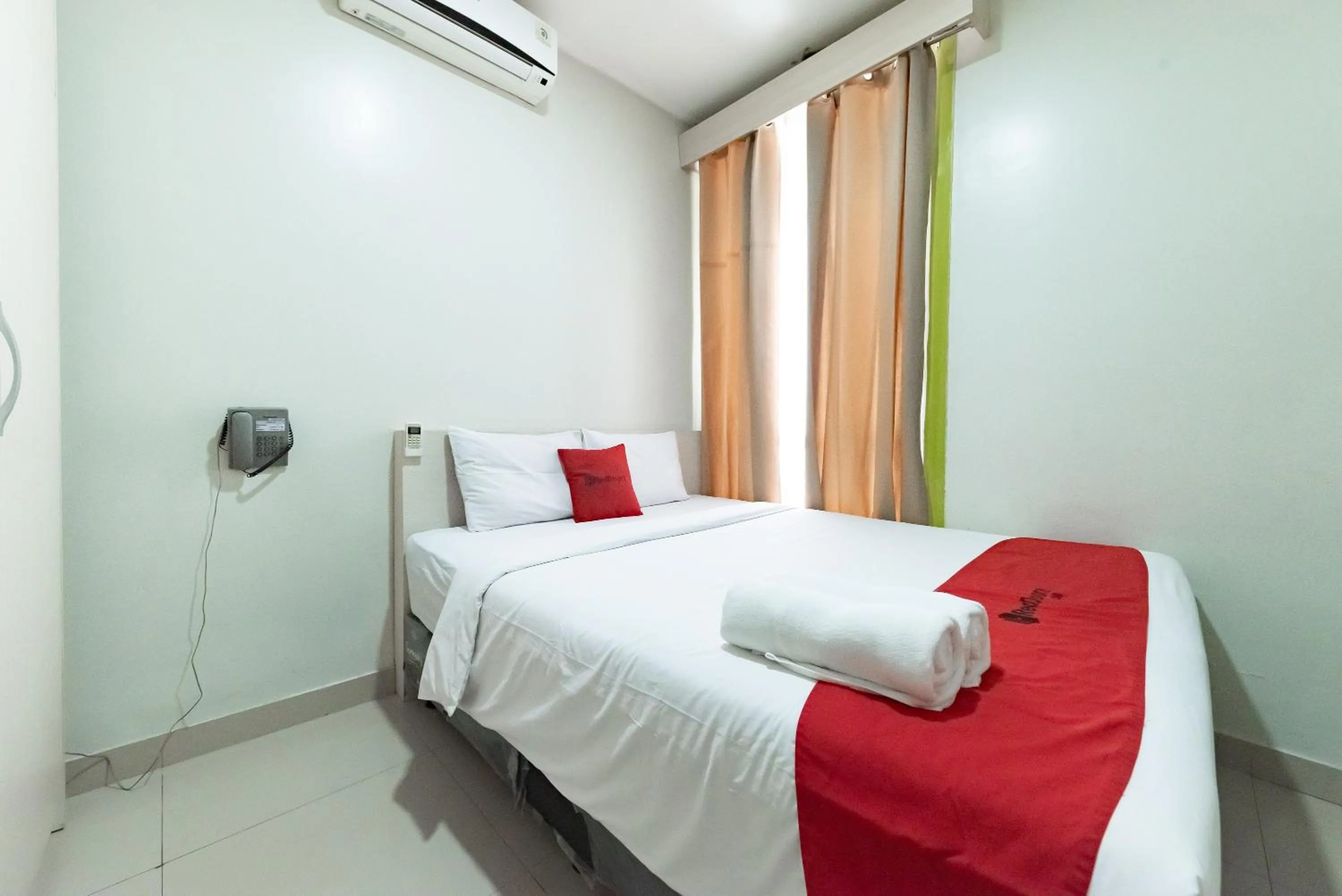 Bed in RedDoorz near Pasar Baru Bandung