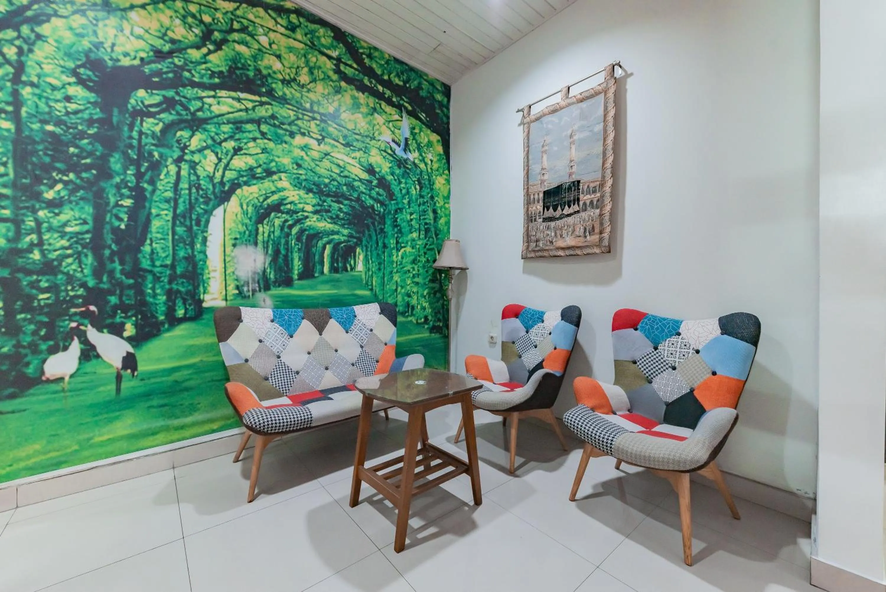 Seating area in RedDoorz near Pasar Baru Bandung