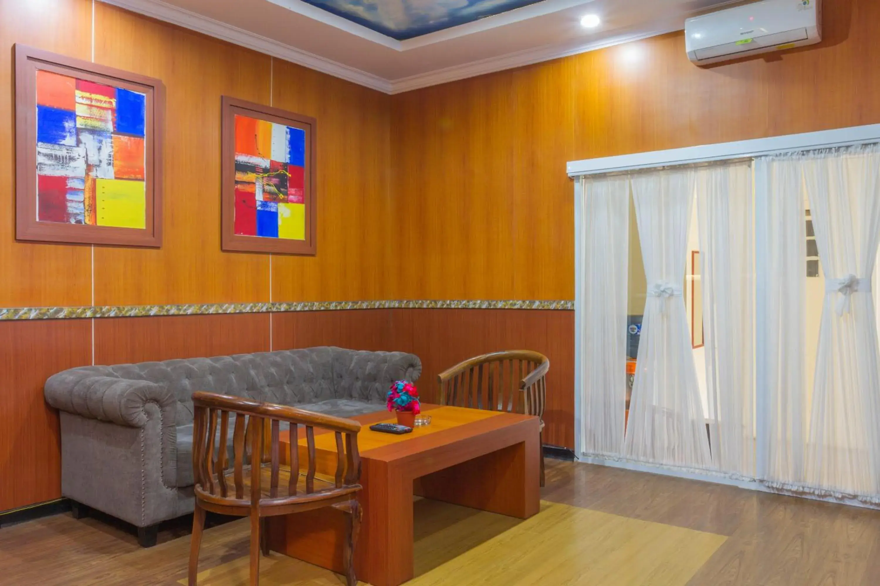 Lobby or reception in RedDoorz Plus near IPDN Lobby or reception in RedDoorz Plus near IPDN