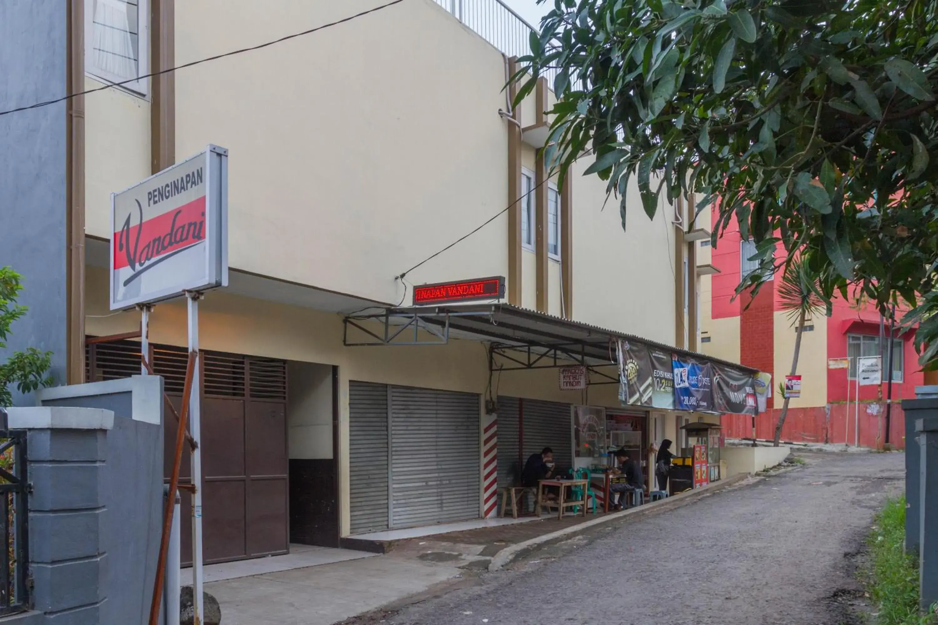 Property building in RedDoorz Plus near IPDN Property building in RedDoorz Plus near IPDN