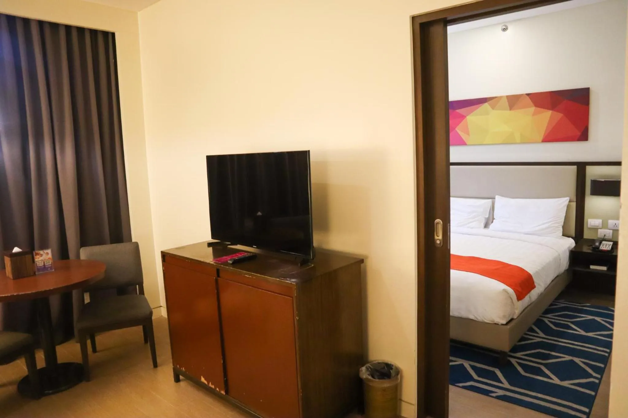 Photo of the whole room, Bed in Hotel Lucky Chinatown Binondo Manila