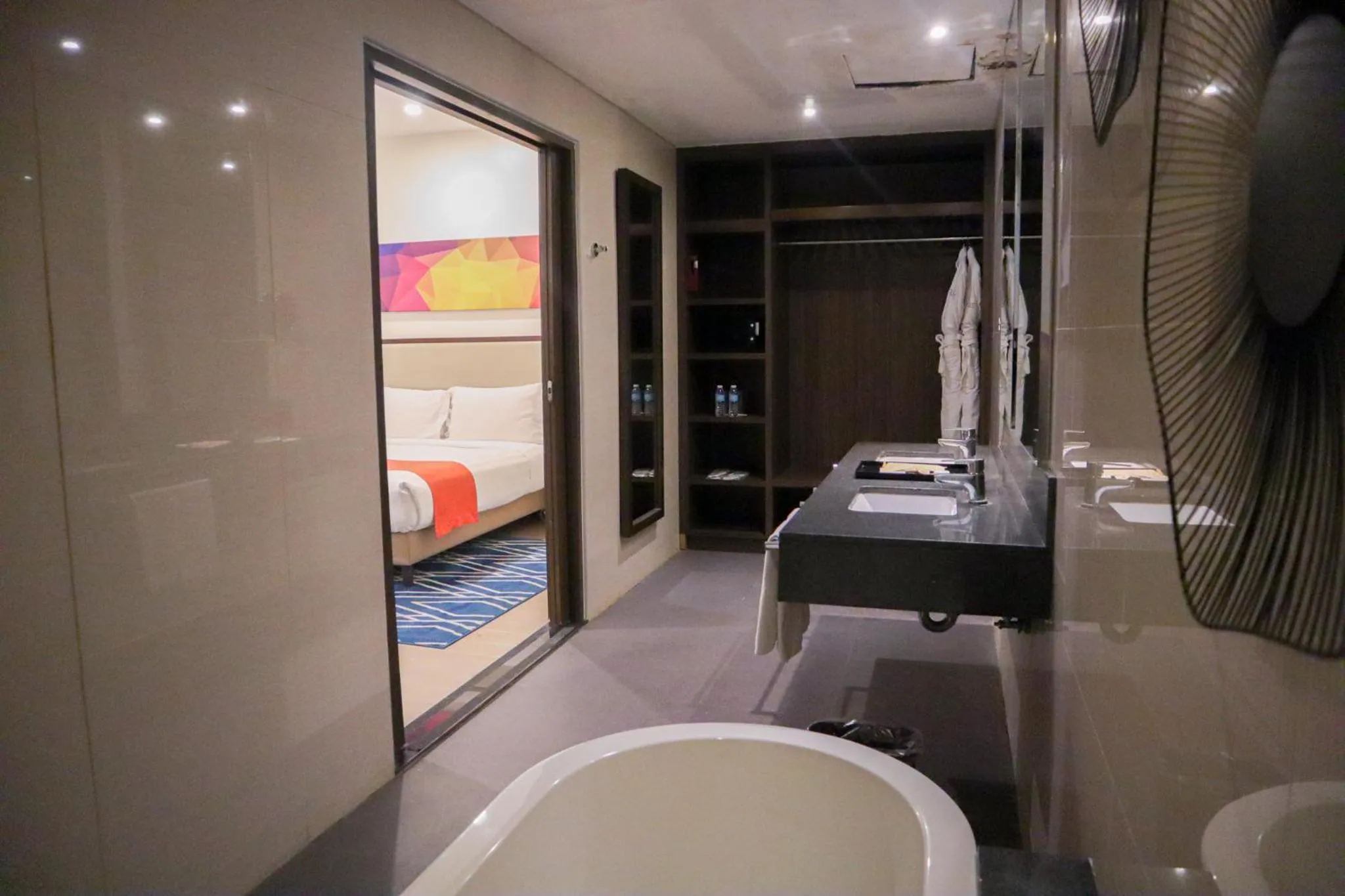 Photo of the whole room, Bed in Hotel Lucky Chinatown Binondo Manila