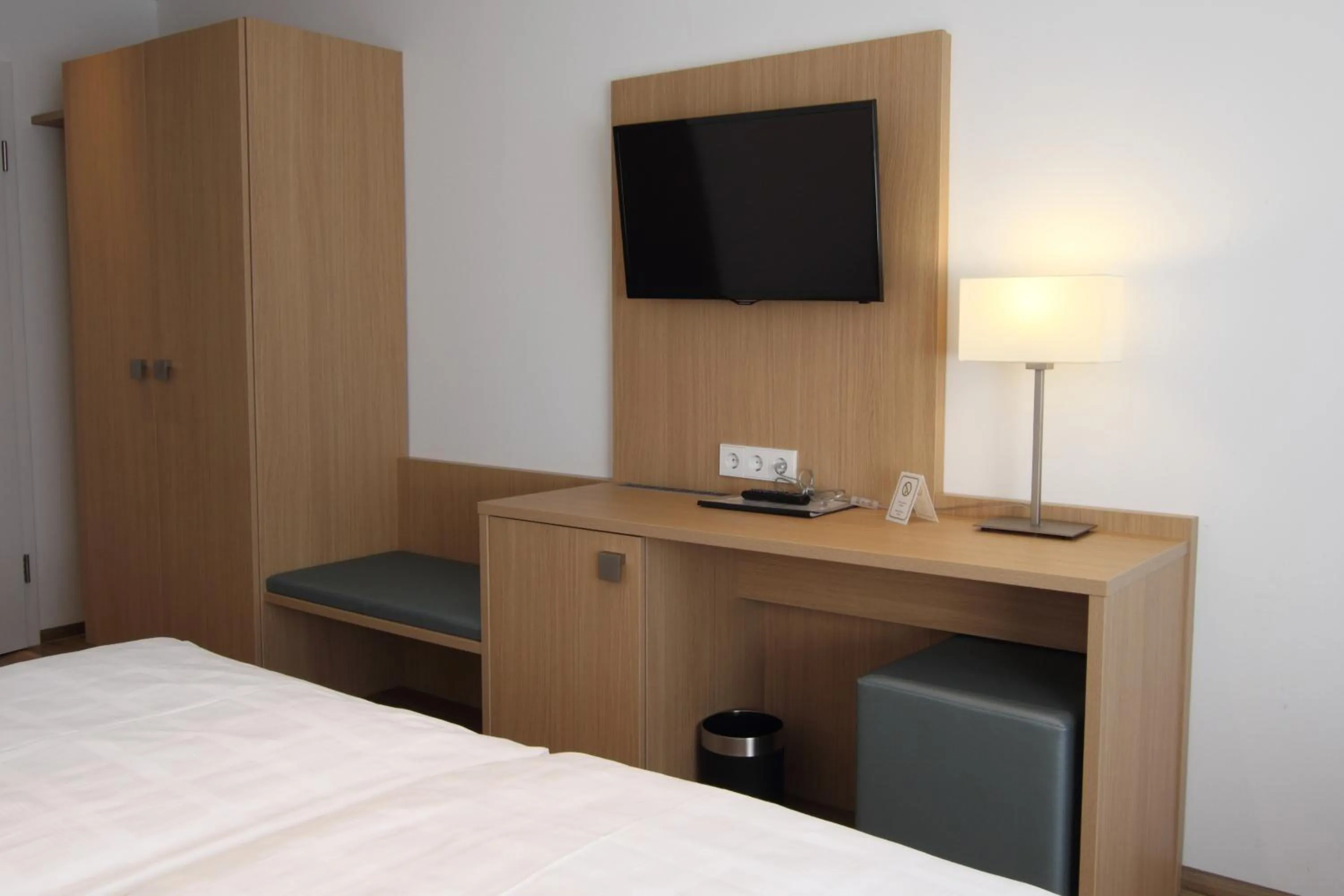 TV and multimedia, Bed in Hotel Seepark Garni