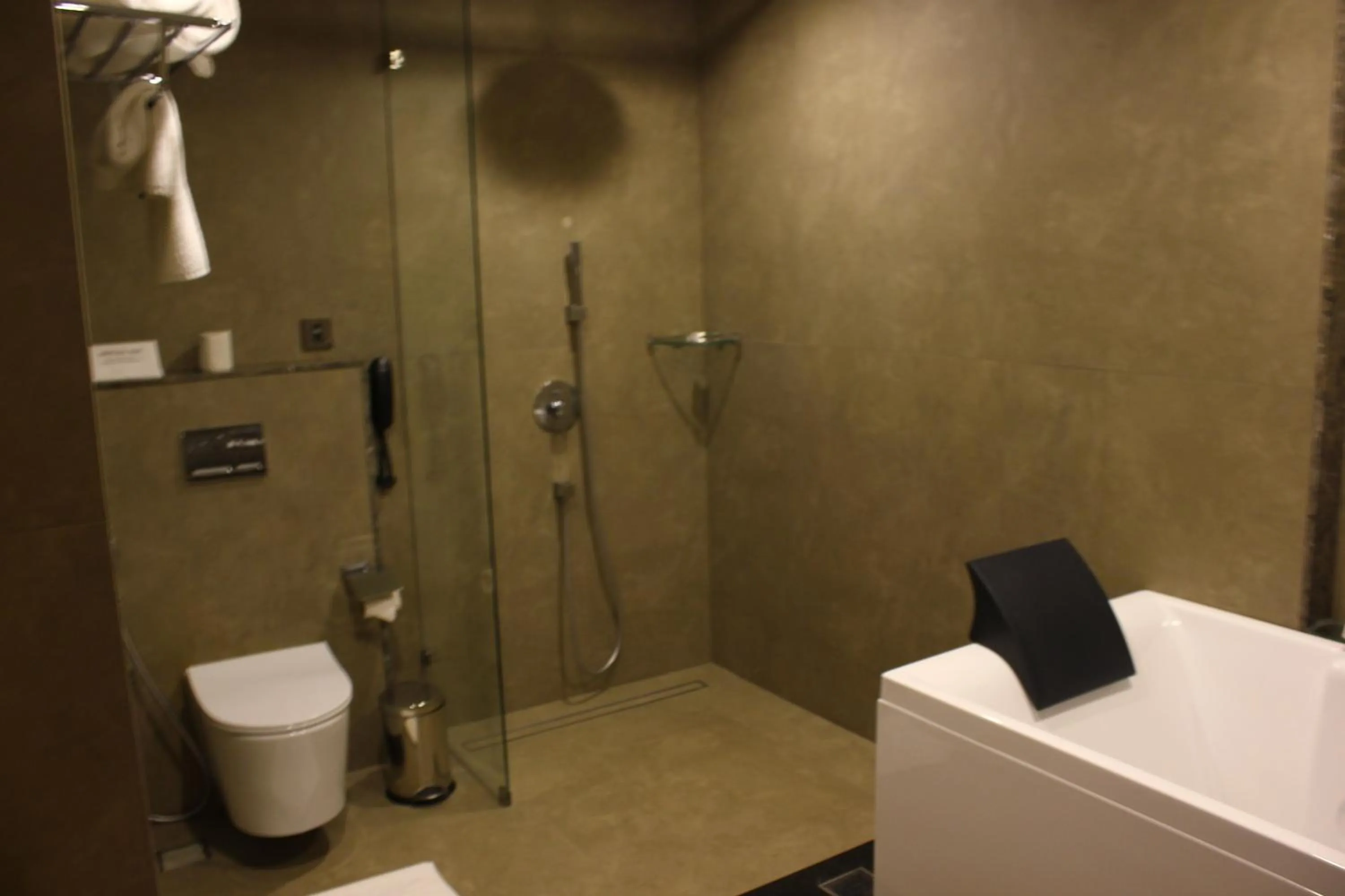 Bathroom in Niraamaya Retreats Samroha Athirappilly