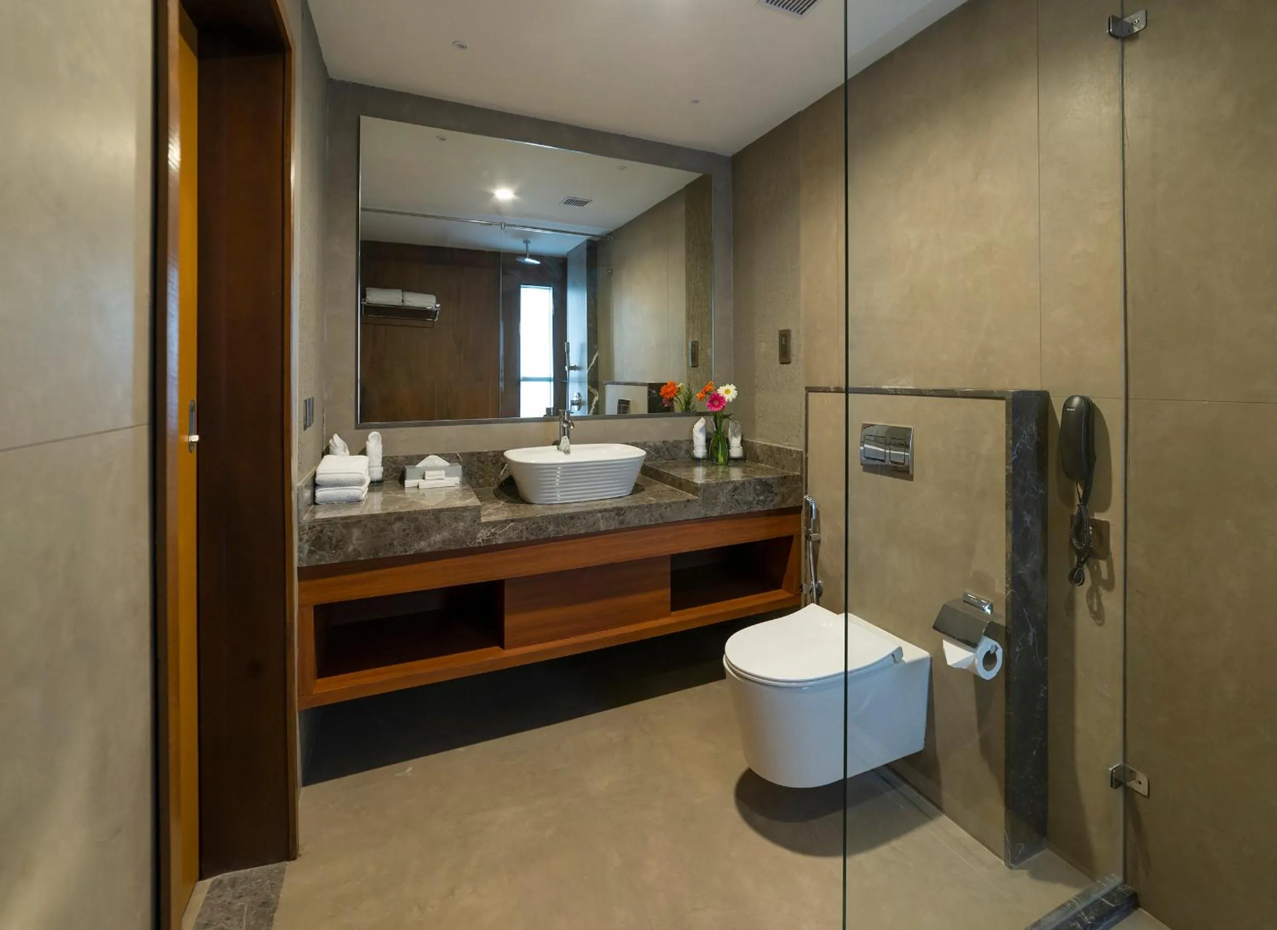 Bathroom in Niraamaya Retreats Samroha Athirappilly