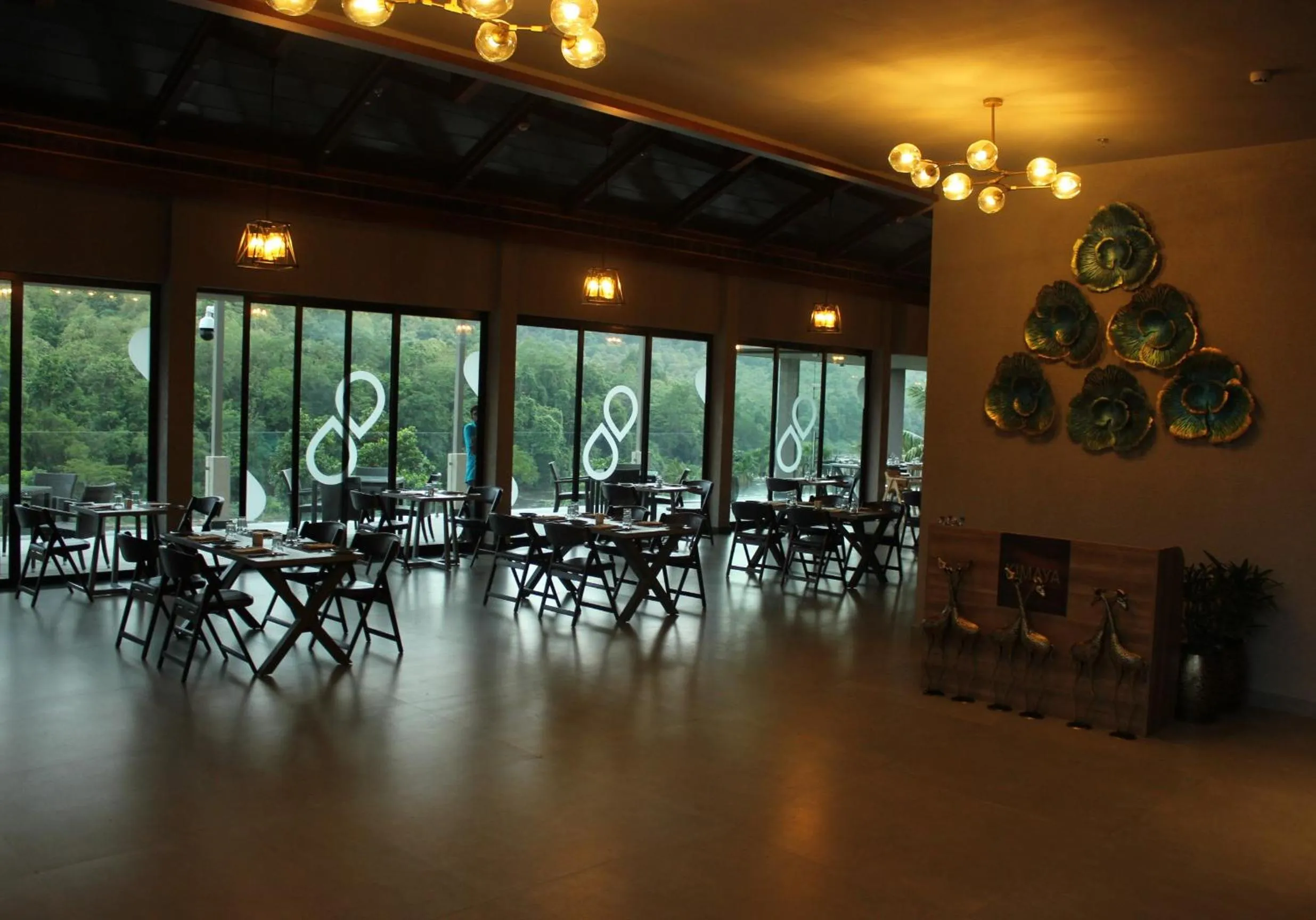 Restaurant/places to eat in Niraamaya Retreats Samroha Athirappilly