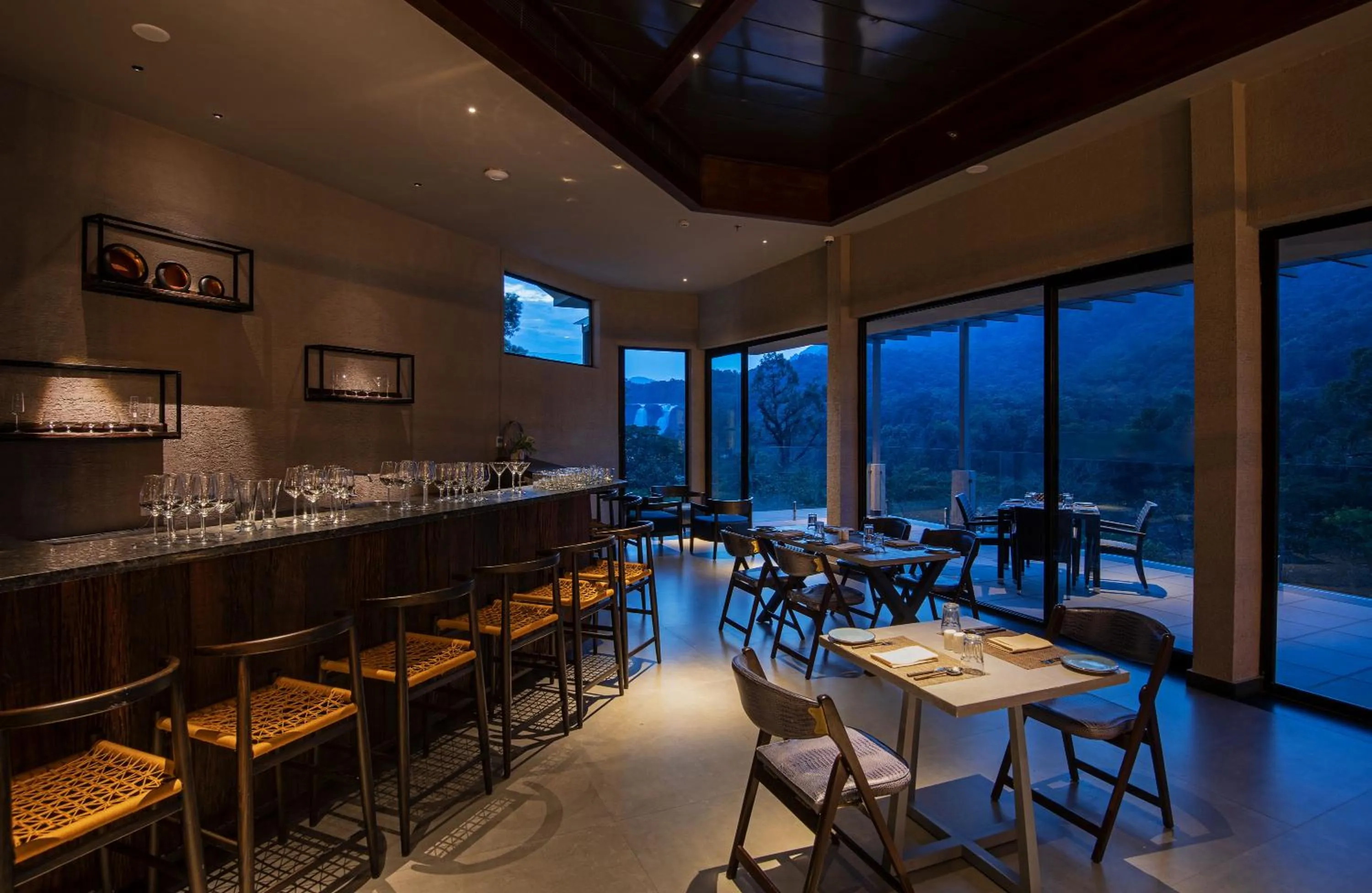 Lounge or bar in Niraamaya Retreats Samroha Athirappilly