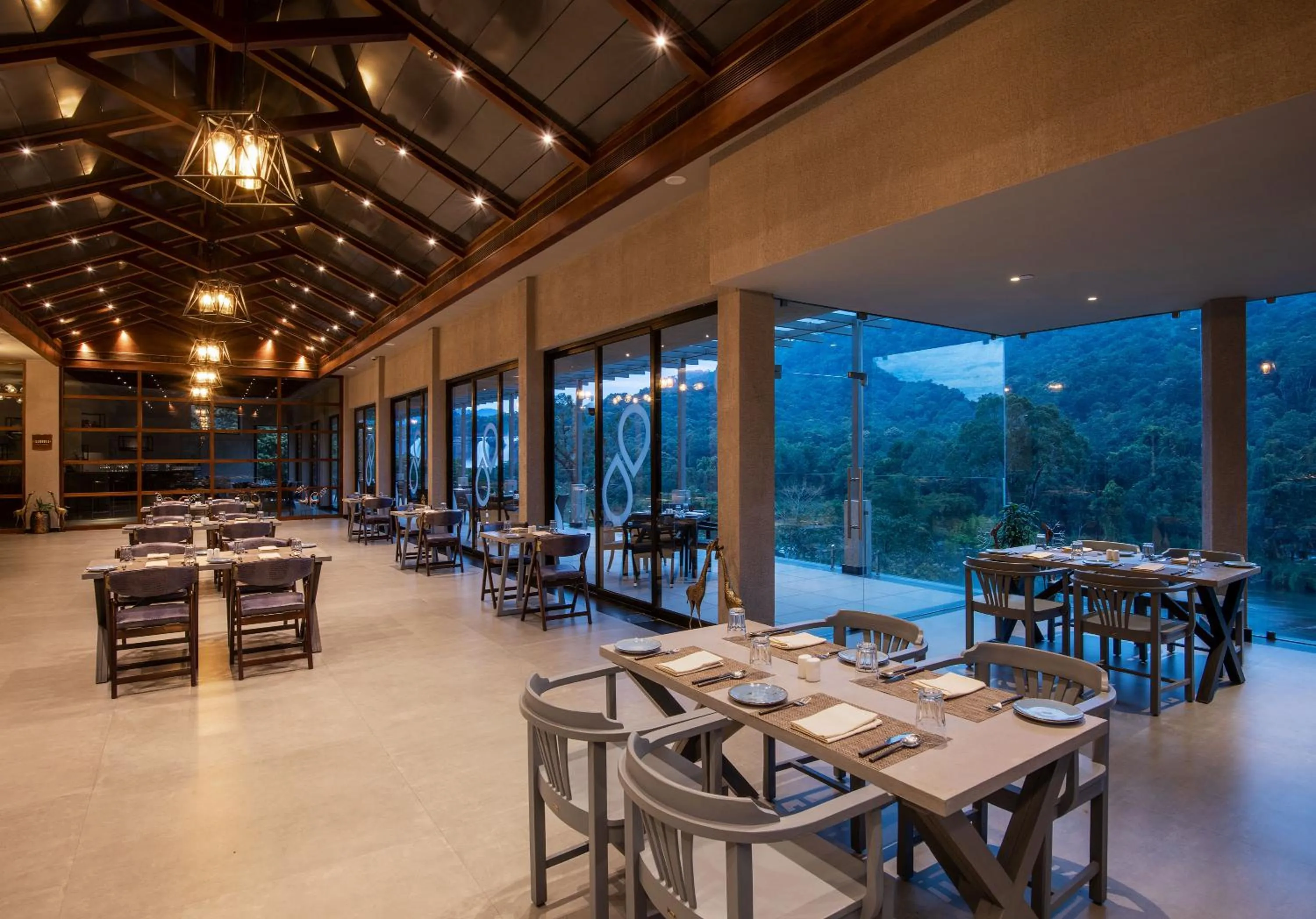 Restaurant/places to eat in Niraamaya Retreats Samroha Athirappilly