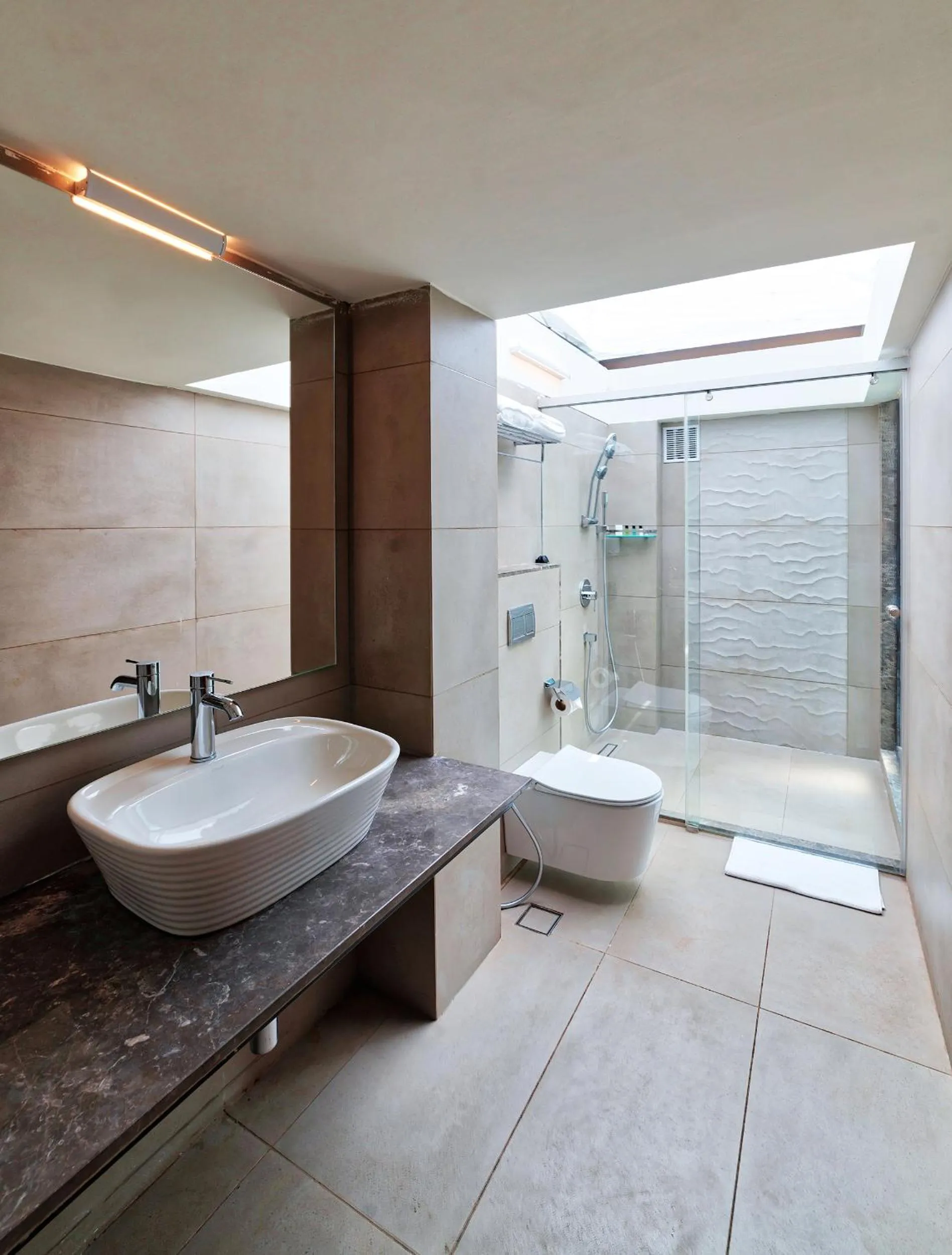 Bathroom in Niraamaya Retreats Samroha Athirappilly