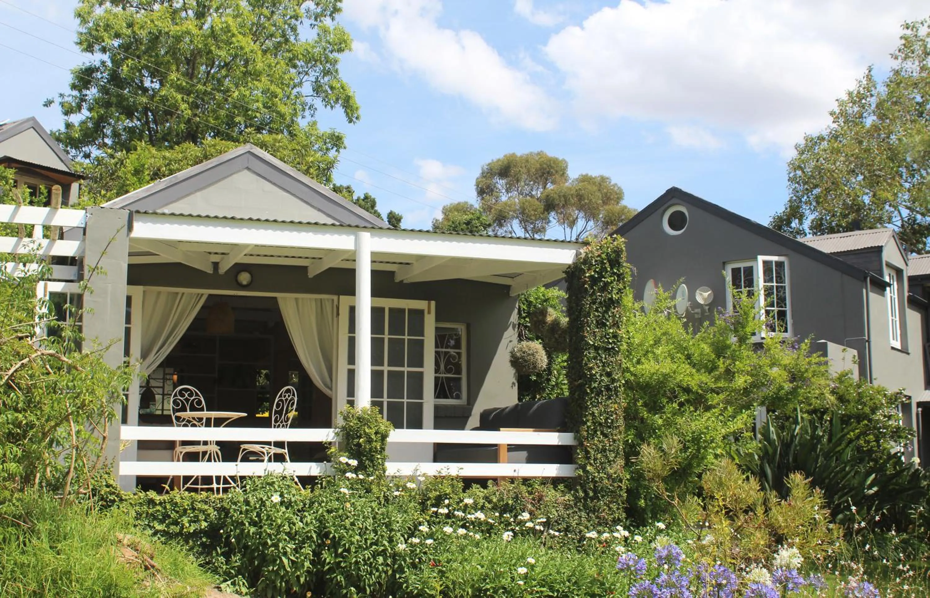 Property building in Arumvale Country Retreat