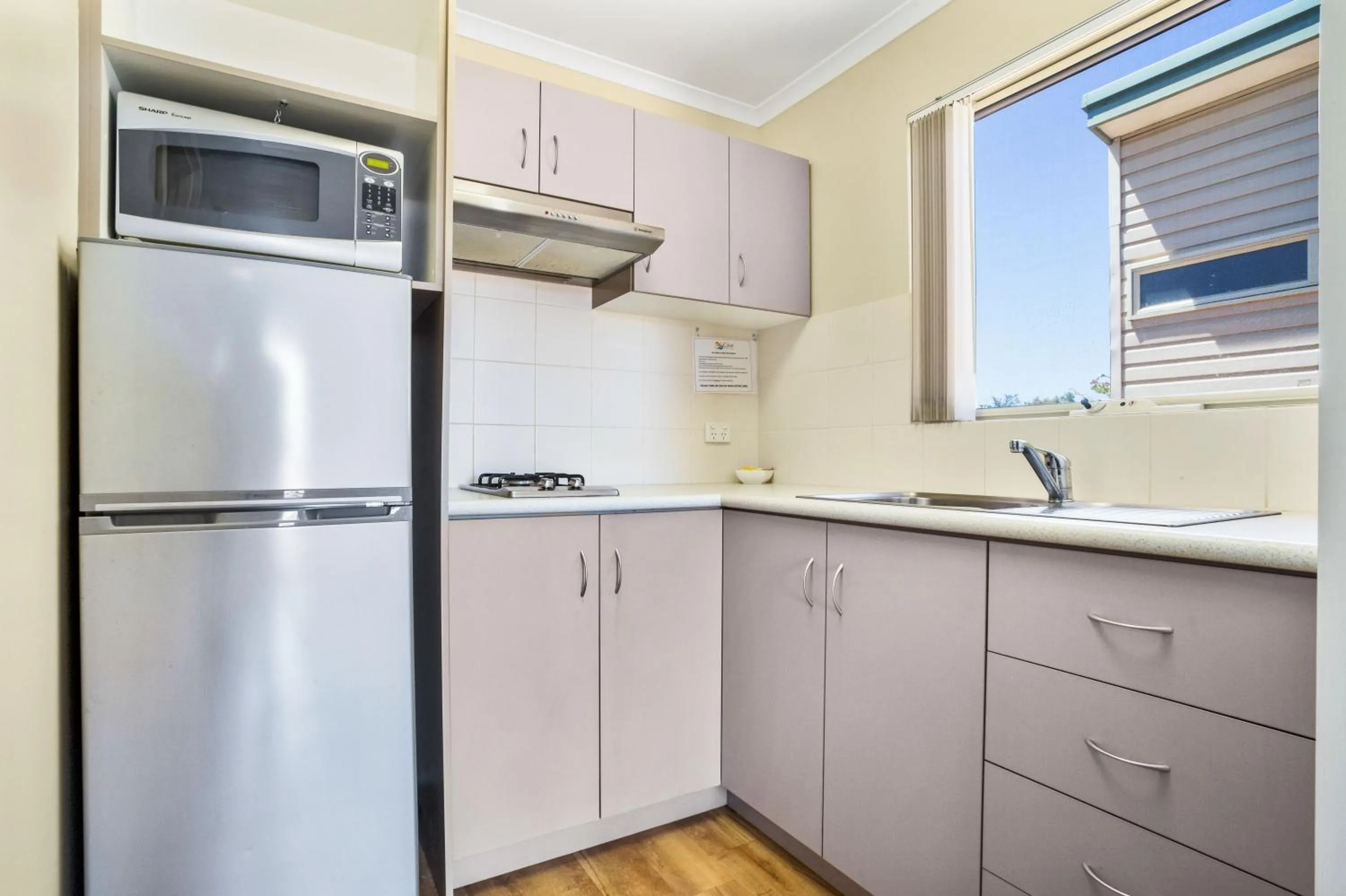 Kitchen or kitchenette in The Cove Holiday Village