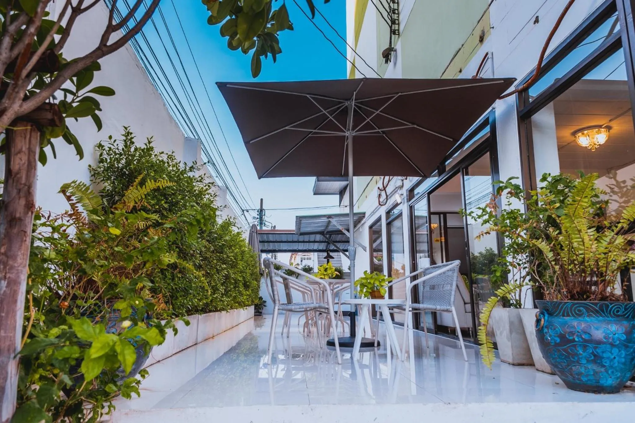 Dining area in Malizon Hotel and Residences