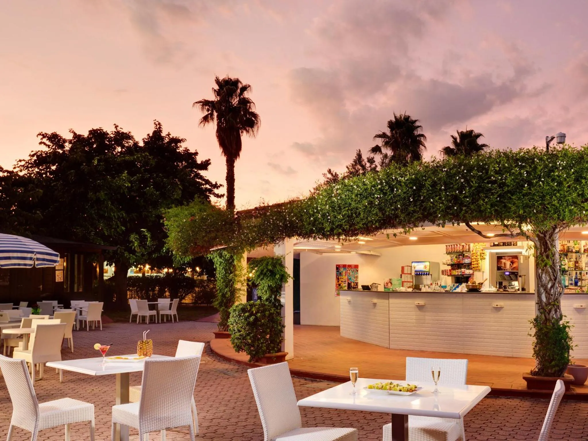 Restaurant/places to eat in TH Simeri - Simeri Village