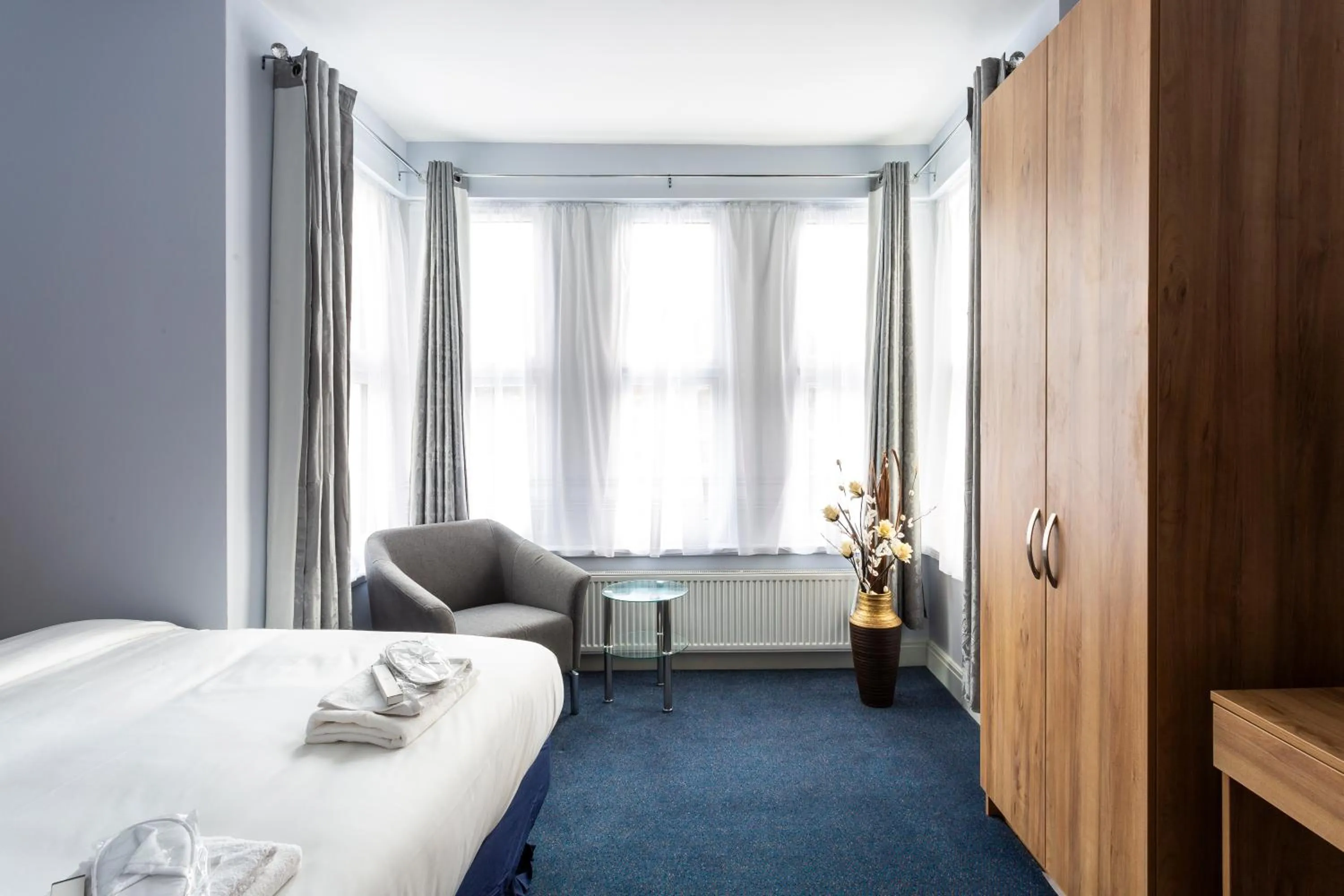 Bed in Wellesley Hotel