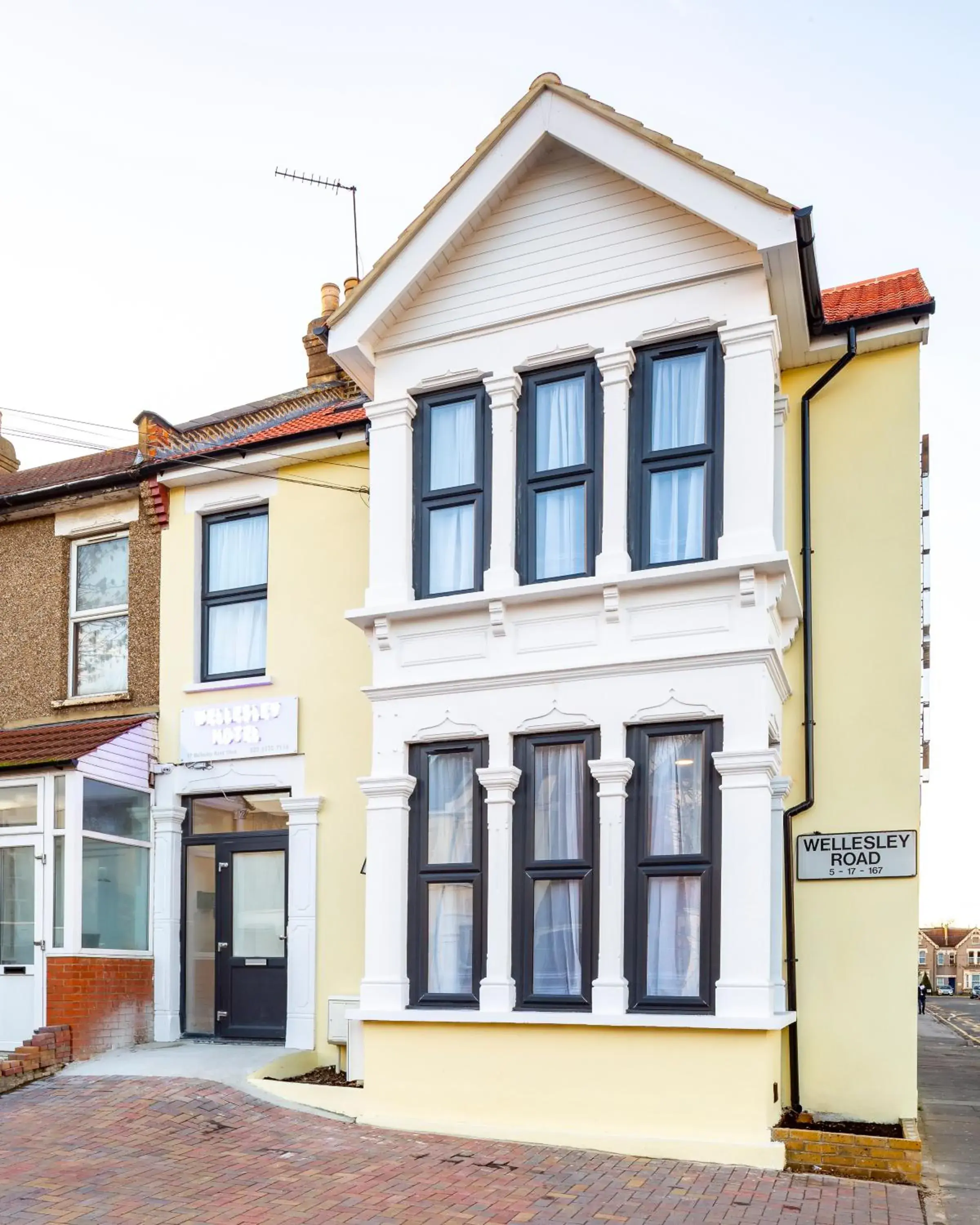 Property building in Wellesley Hotel Property building in Wellesley Hotel