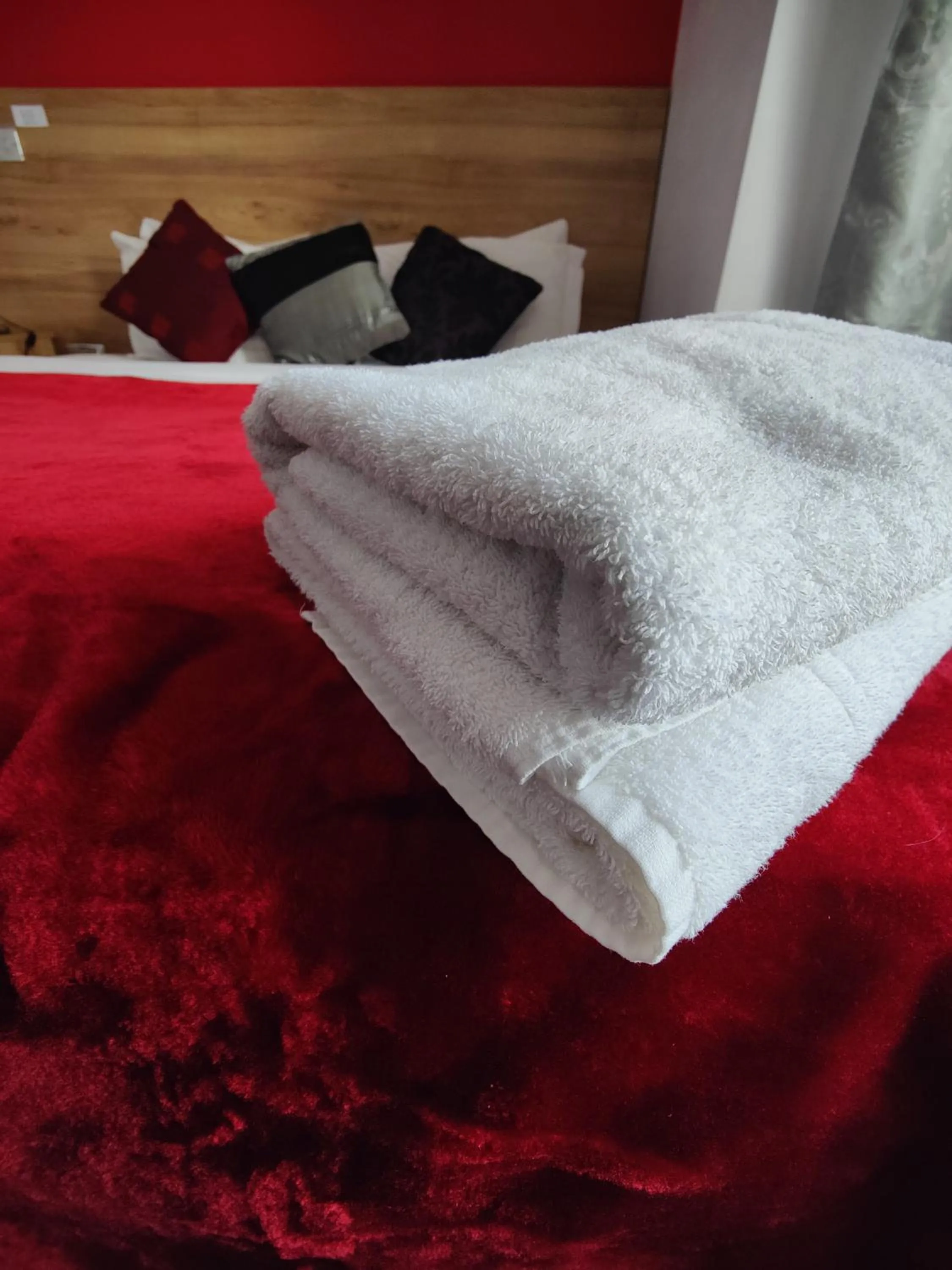 Bed in Wellesley Hotel