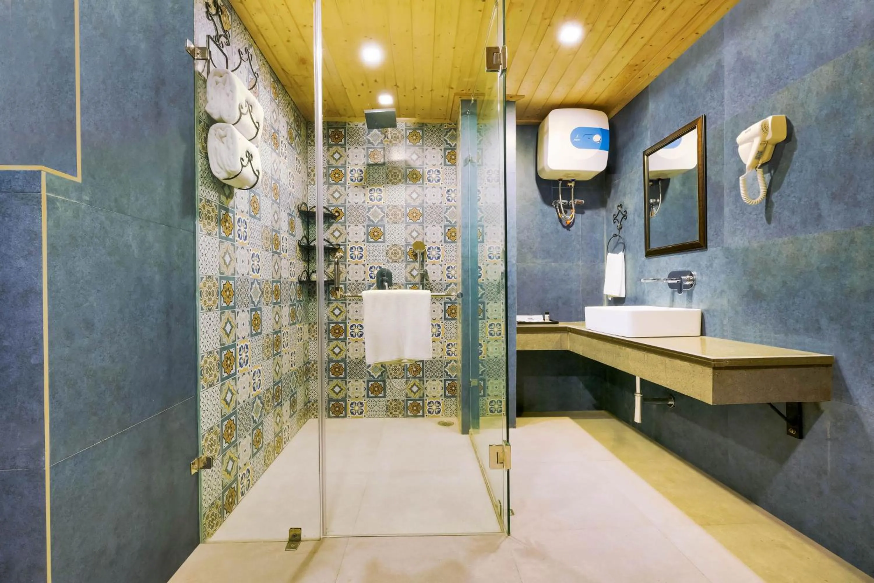 Shower in Summit By The Ganges Beach Resort & Spa