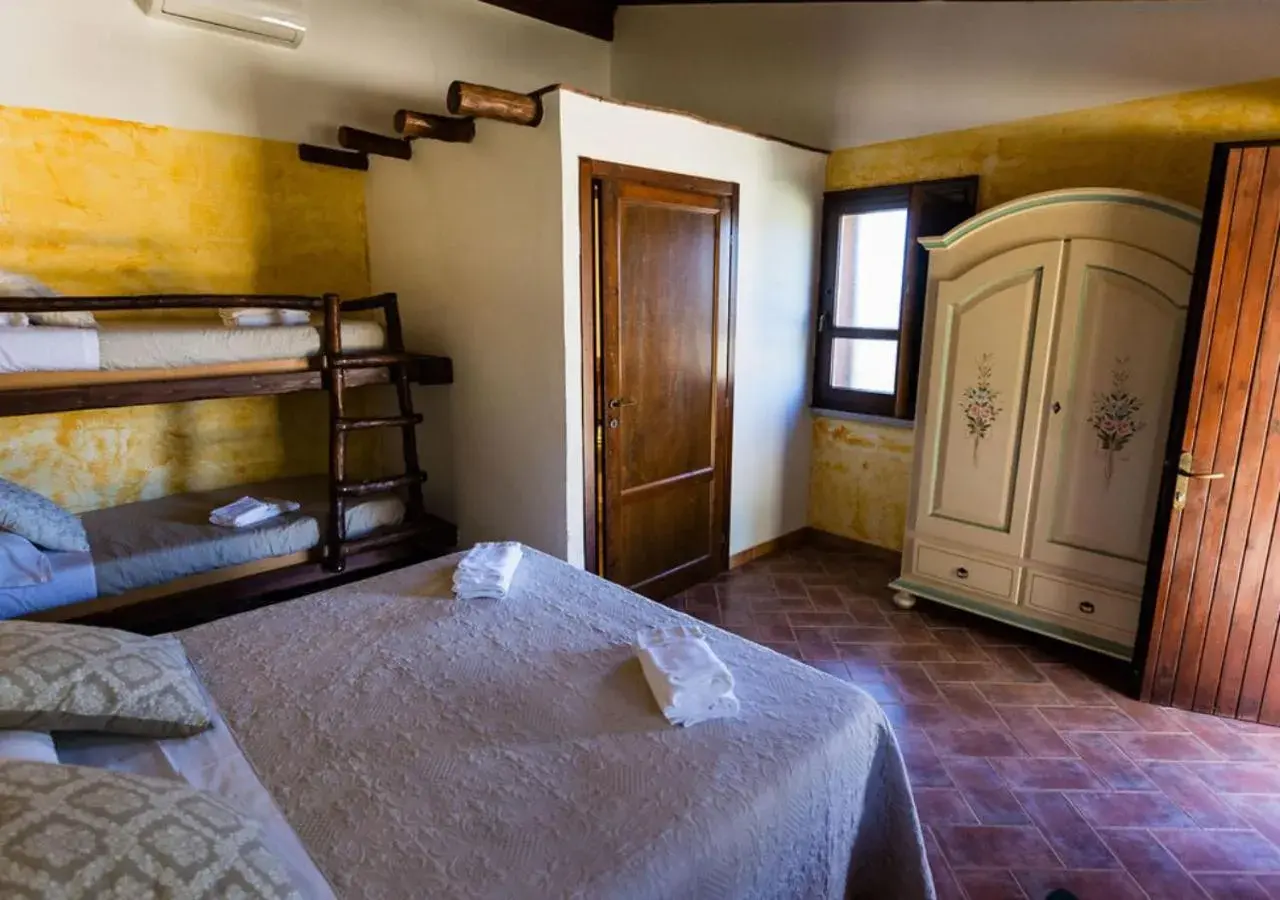 Quadruple Room with Mountain View in Ecoparco Neulè Quadruple Room with Mountain View in Ecoparco Neulè