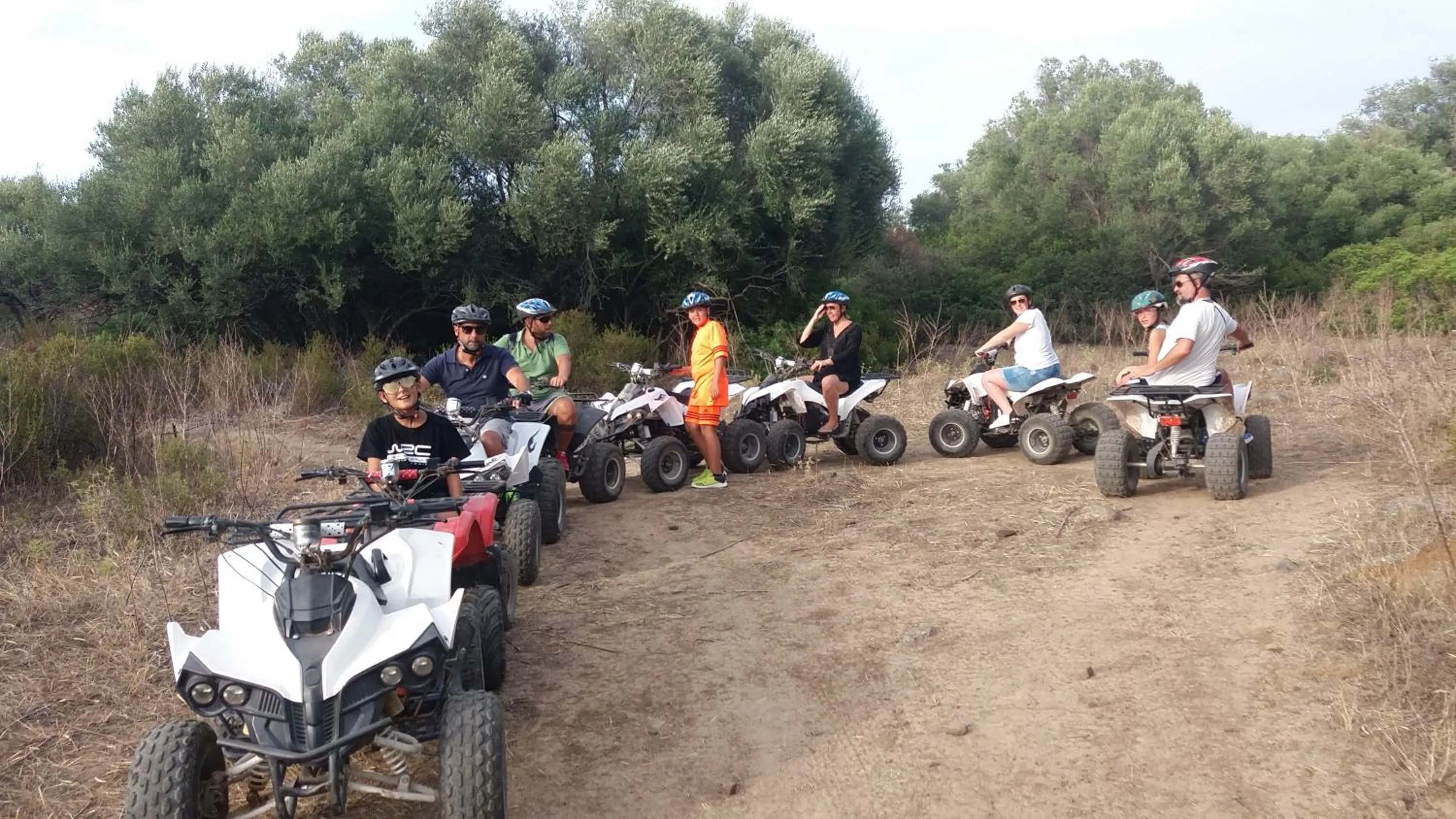 Hiking in Ecoparco Neulè