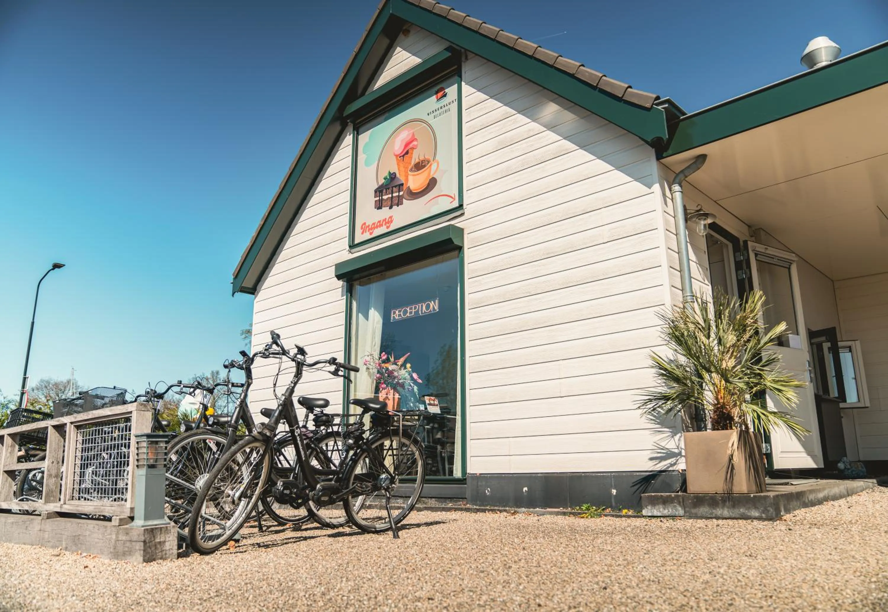 Property building in VISSERSLUST Rooms, Apartments and Houseboats