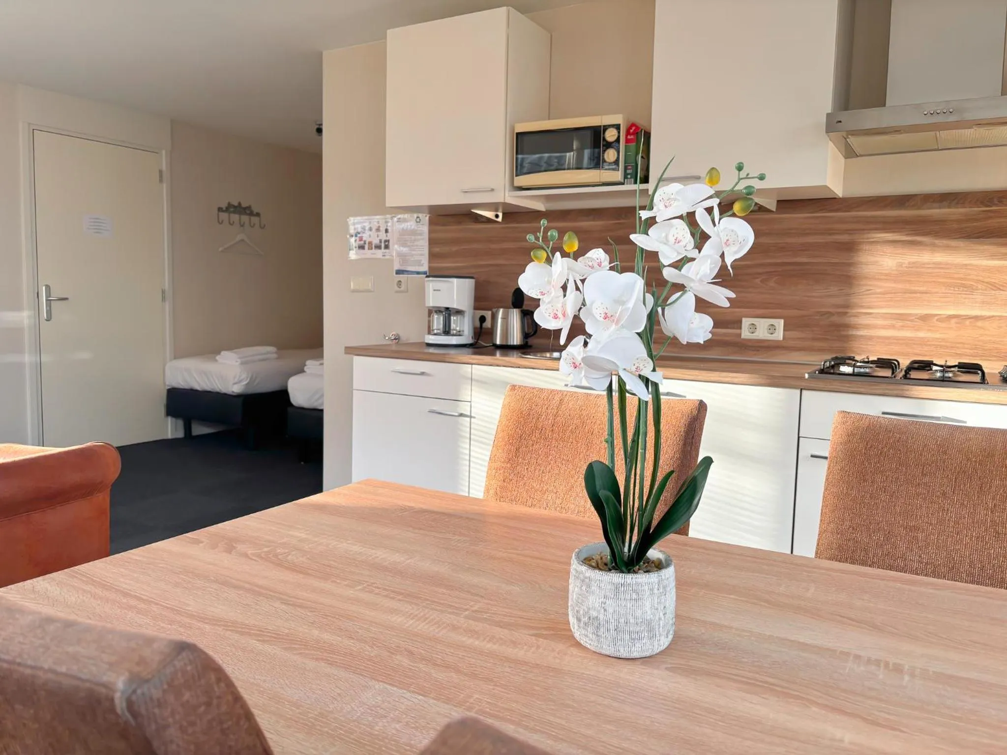 Kitchen or kitchenette in VISSERSLUST Rooms, Apartments and Houseboats