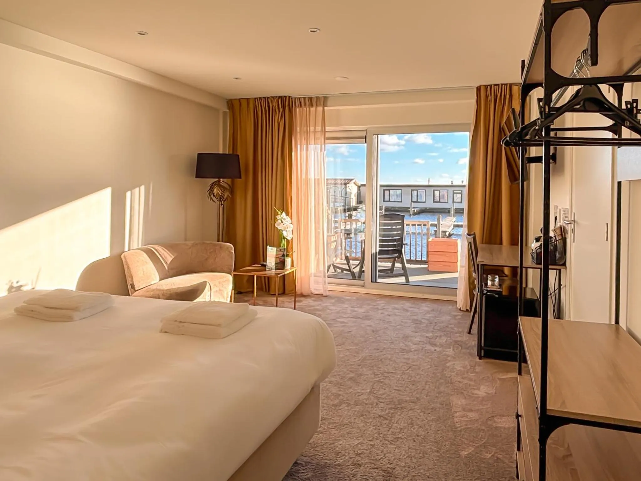 Bedroom, Bed in VISSERSLUST Rooms, Apartments and Houseboats