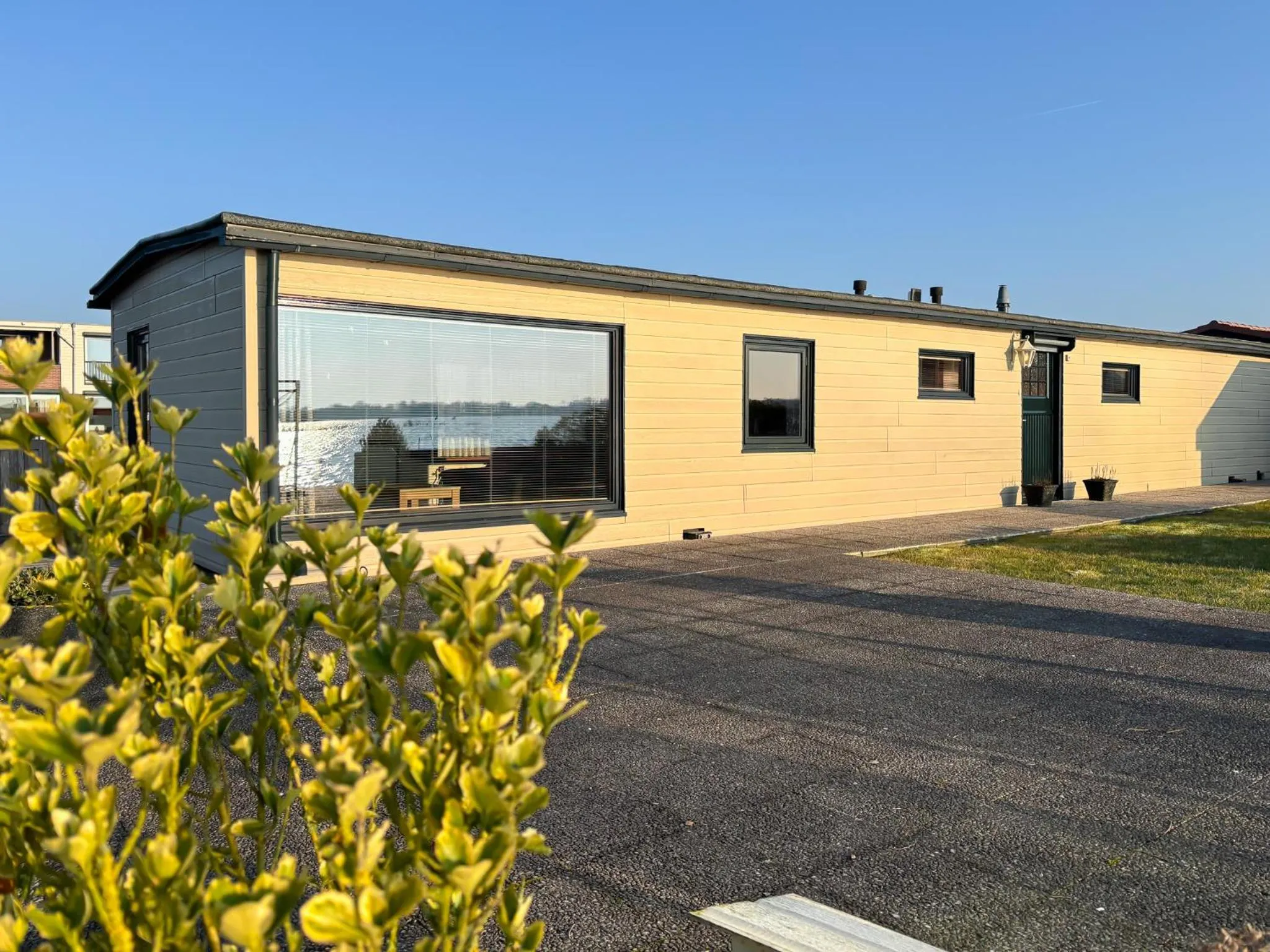 Property building in VISSERSLUST Rooms, Apartments and Houseboats