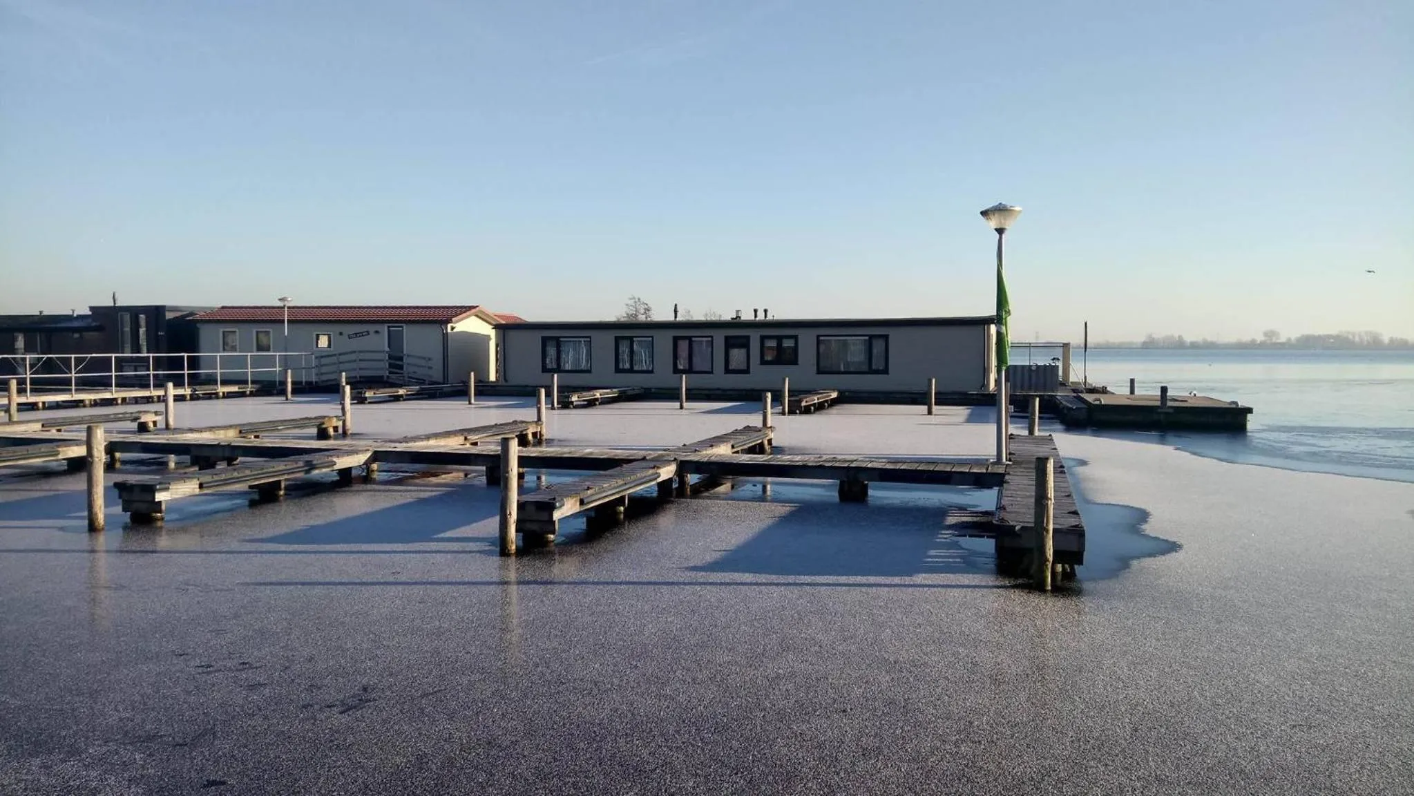 Day in VISSERSLUST Rooms, Apartments and Houseboats